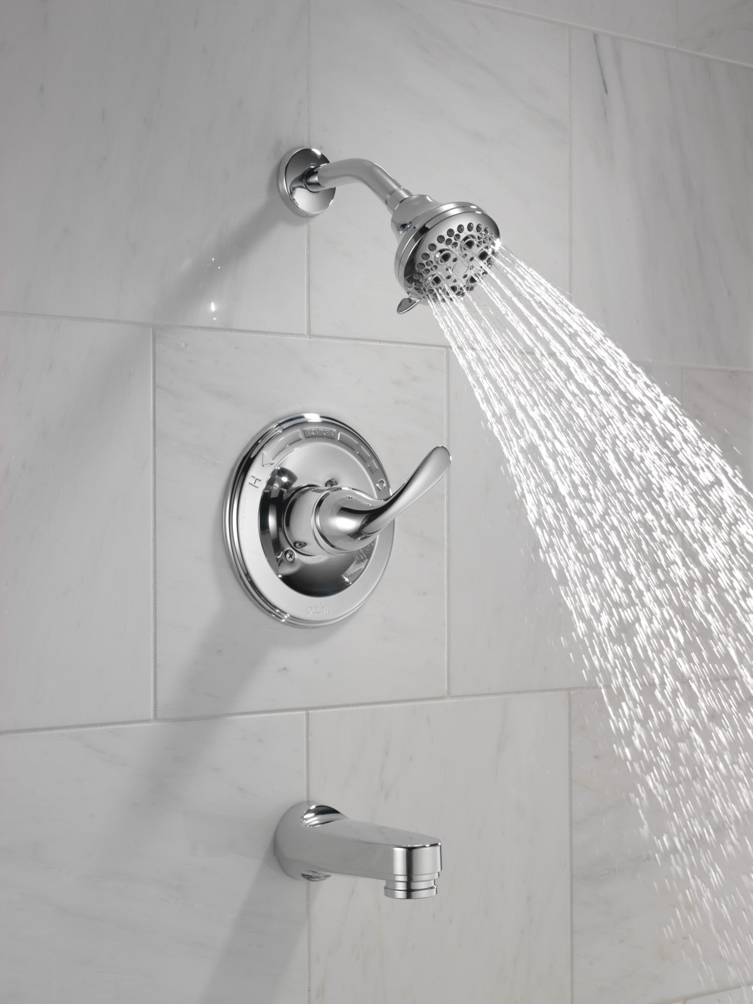 Grifo para bañera y ducha redondo de 2.625 pulgadas, cromo clásico de manija única Delta T13420-PD multi-función.