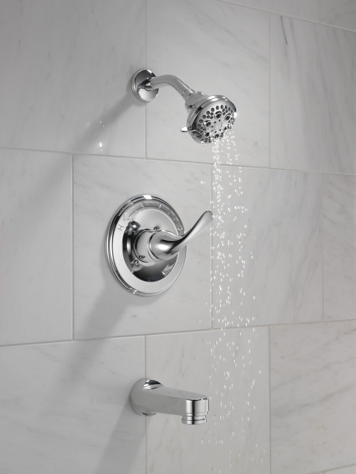 Grifo para bañera y ducha redondo de 2.625 pulgadas, cromo clásico de manija única Delta T13420-PD multi-función.