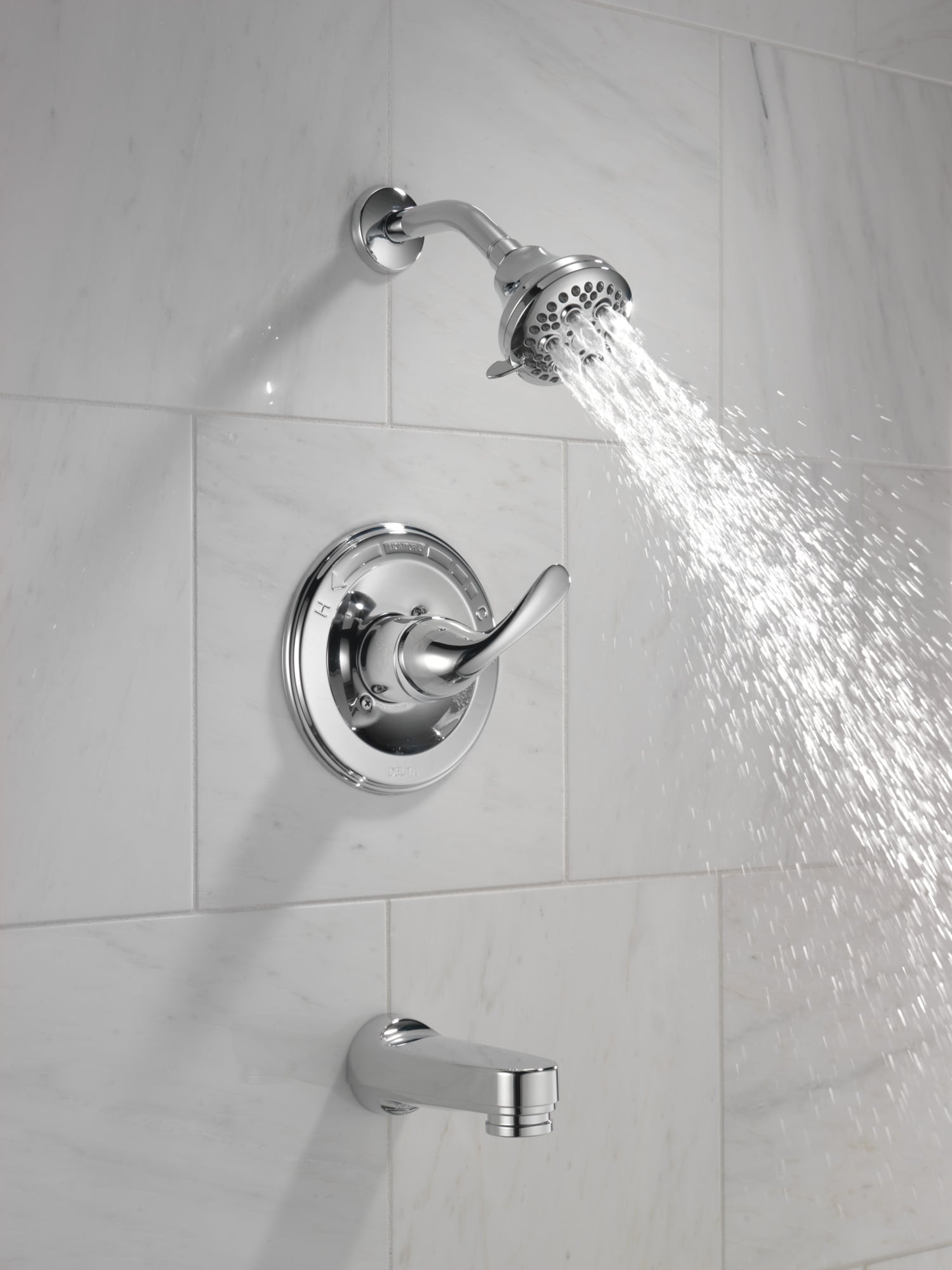 Grifo para bañera y ducha redondo de 2.625 pulgadas, cromo clásico de manija única Delta T13420-PD multi-función.