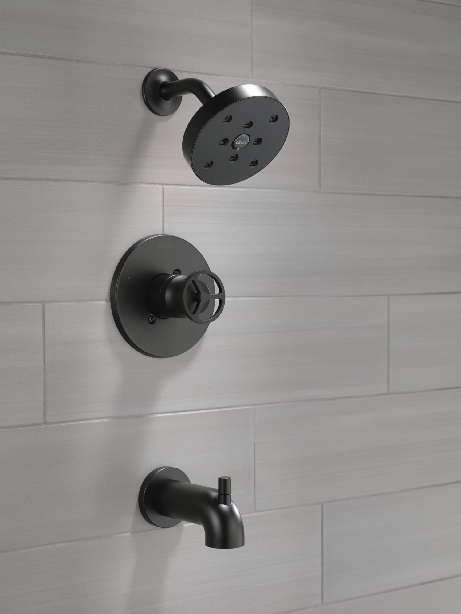 Grifo de Bañera y Ducha de una Sola Función en Negro Mate de Delta Trinsic