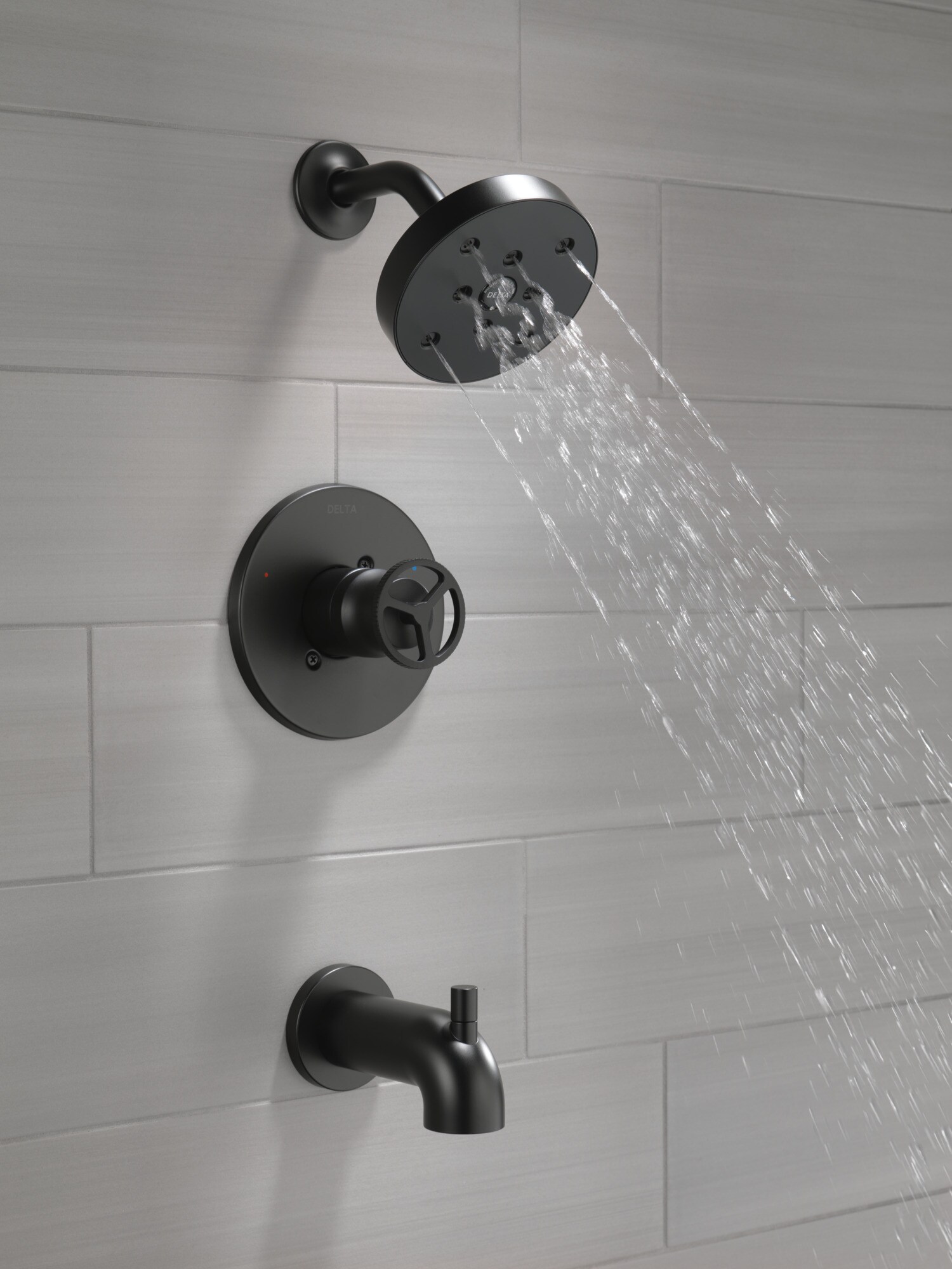 Grifo de Bañera y Ducha de una Sola Función en Negro Mate de Delta Trinsic