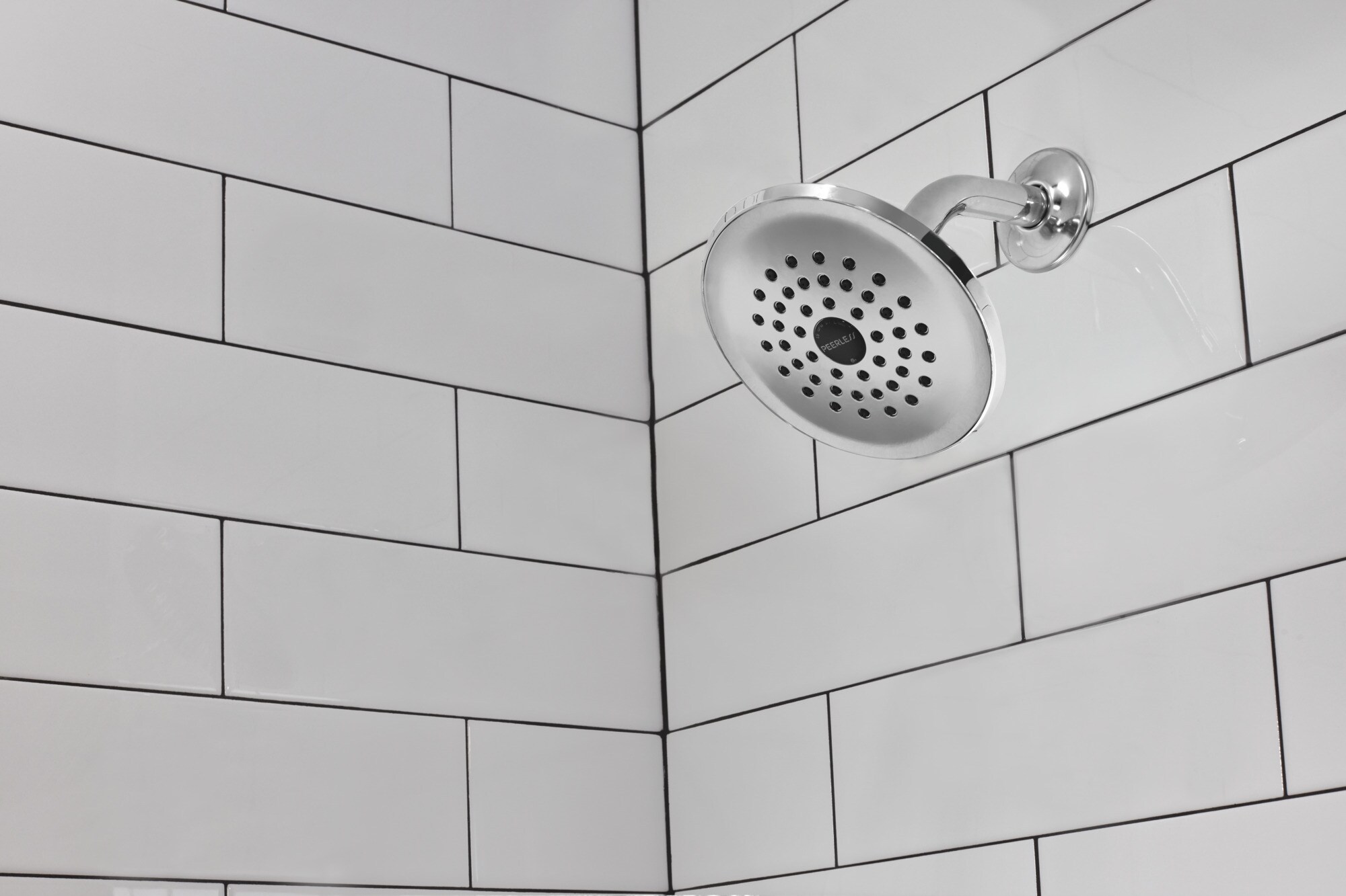 
Grifería para Bañera y Ducha Redonda de 5.938 Pulgadas, Cromada con un Mango de una Manija de la marca Peerless Elmhurst