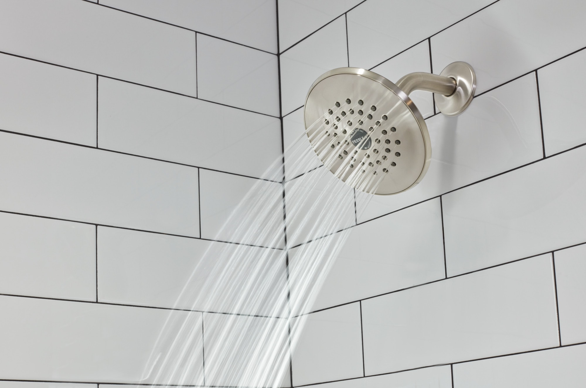 Mezcladora de Bañera y Regadera Redonda de 1 Manija en Níquel Cepillado de Peerless Elmhurst de 5.938 Pulgadas y Función Única (PTT14465-BN)