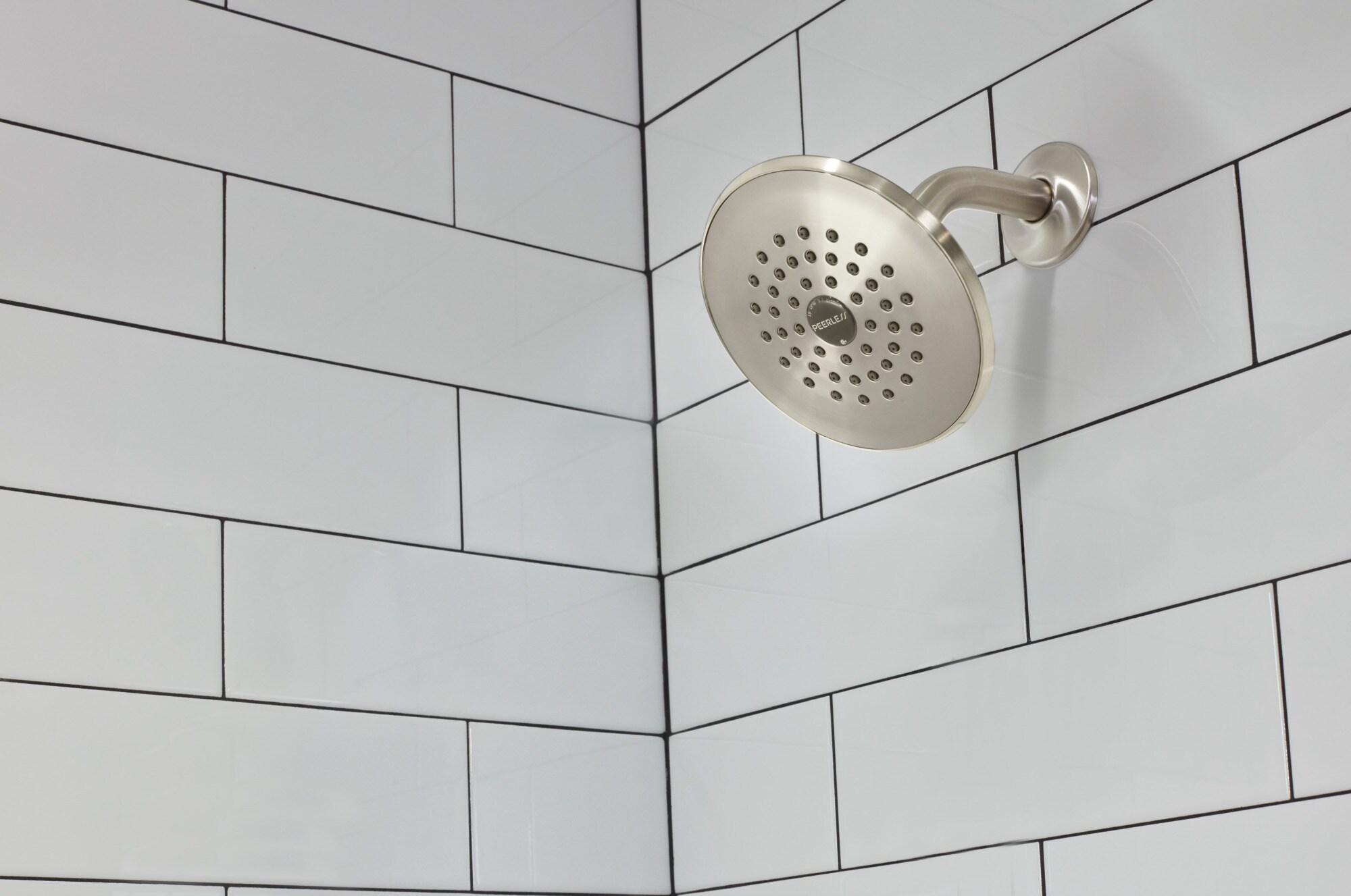 Mezcladora de Bañera y Regadera Redonda de 1 Manija en Níquel Cepillado de Peerless Elmhurst de 5.938 Pulgadas y Función Única (PTT14465-BN)