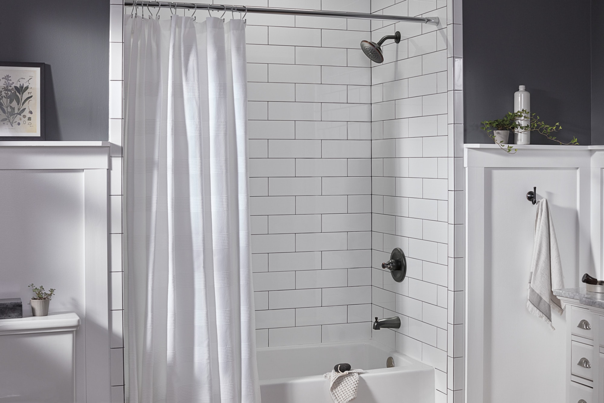 Grifo de bañera y ducha redondo de 5.938 pulgadas, de un solo mango y función única en bronce aceitado - Peerless Elmhurst PTT14465-OB