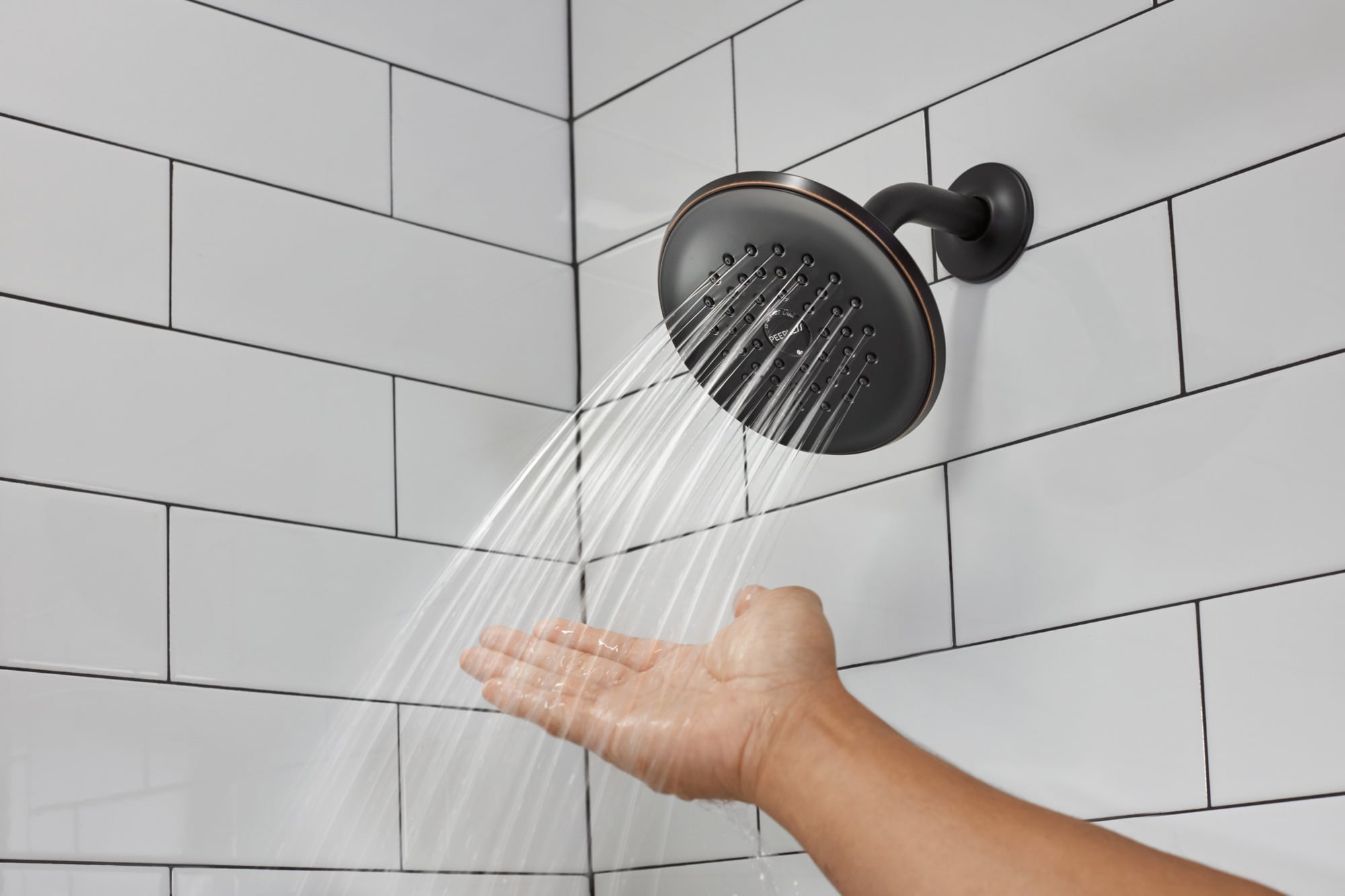 Grifo de bañera y ducha redondo de 5.938 pulgadas, de un solo mango y función única en bronce aceitado - Peerless Elmhurst PTT14465-OB
