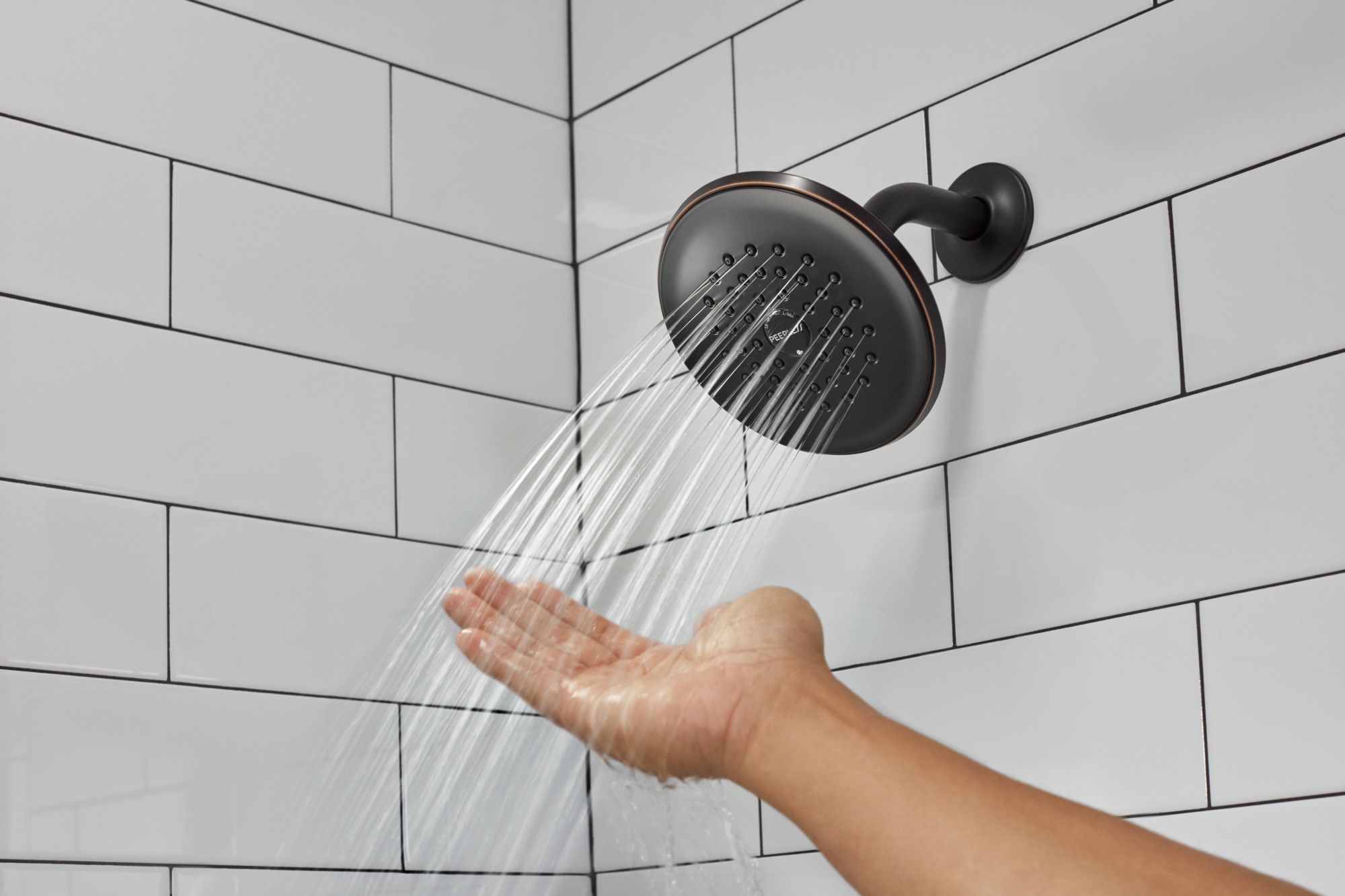 Grifo de bañera y ducha redondo de 5.938 pulgadas, de un solo mango y función única en bronce aceitado - Peerless Elmhurst PTT14465-OB