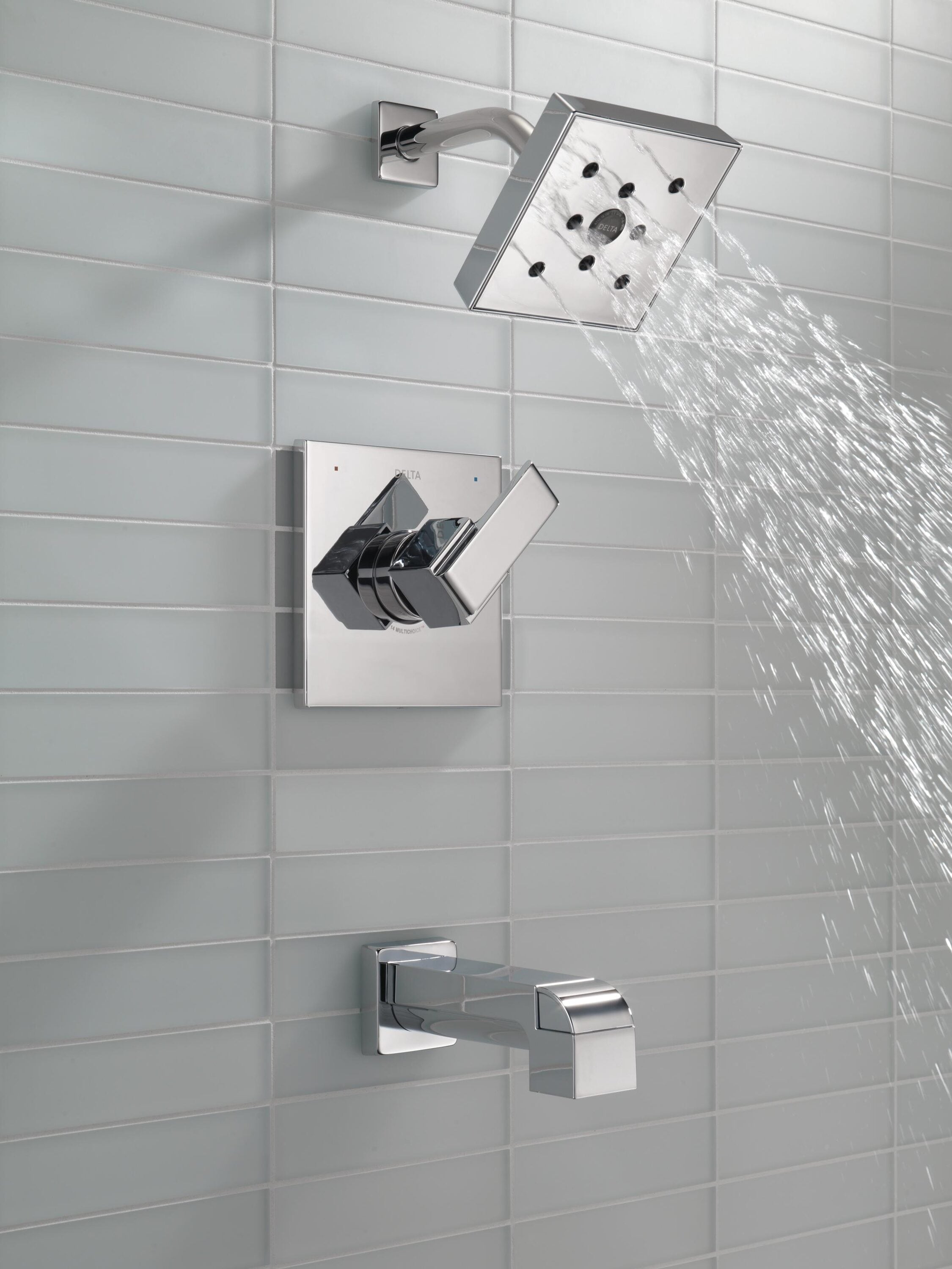 Grifo para bañera y ducha con válvula, de 1 manija y función única, acabado cromado Delta Ara 5.3125 pulgadas, estilo cuadrado.