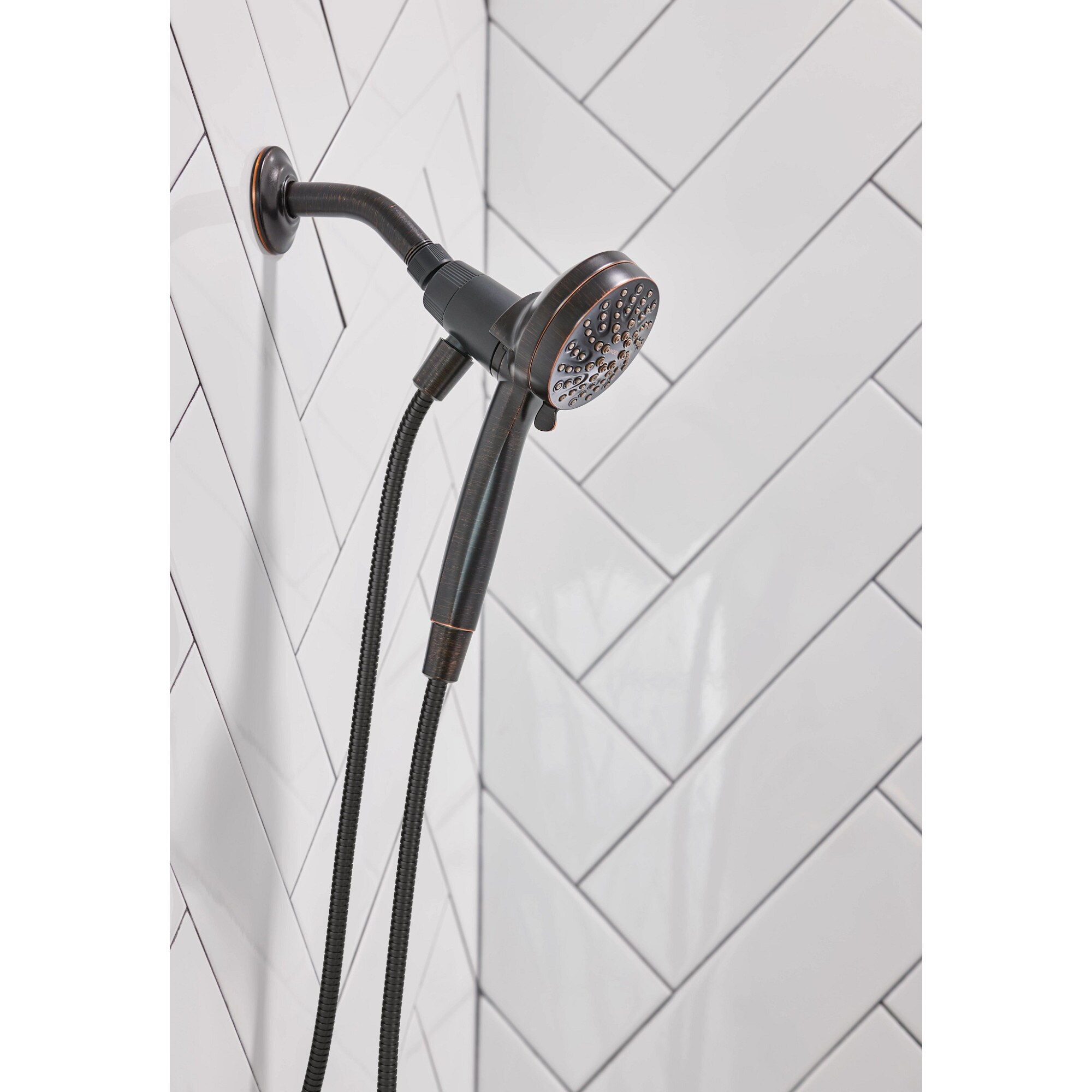Grifo para bañera y ducha de una sola manija en bronce mediterráneo con función múltiple de 3.75 pulgadas y válvula