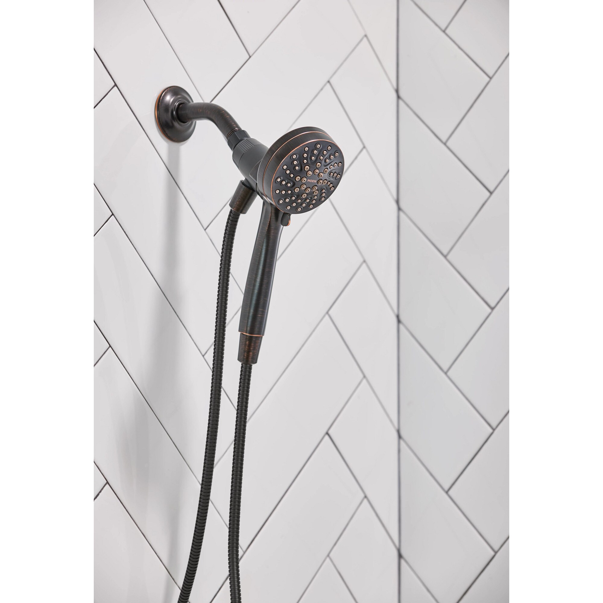 Grifo para bañera y ducha de una sola manija en bronce mediterráneo con función múltiple de 3.75 pulgadas y válvula