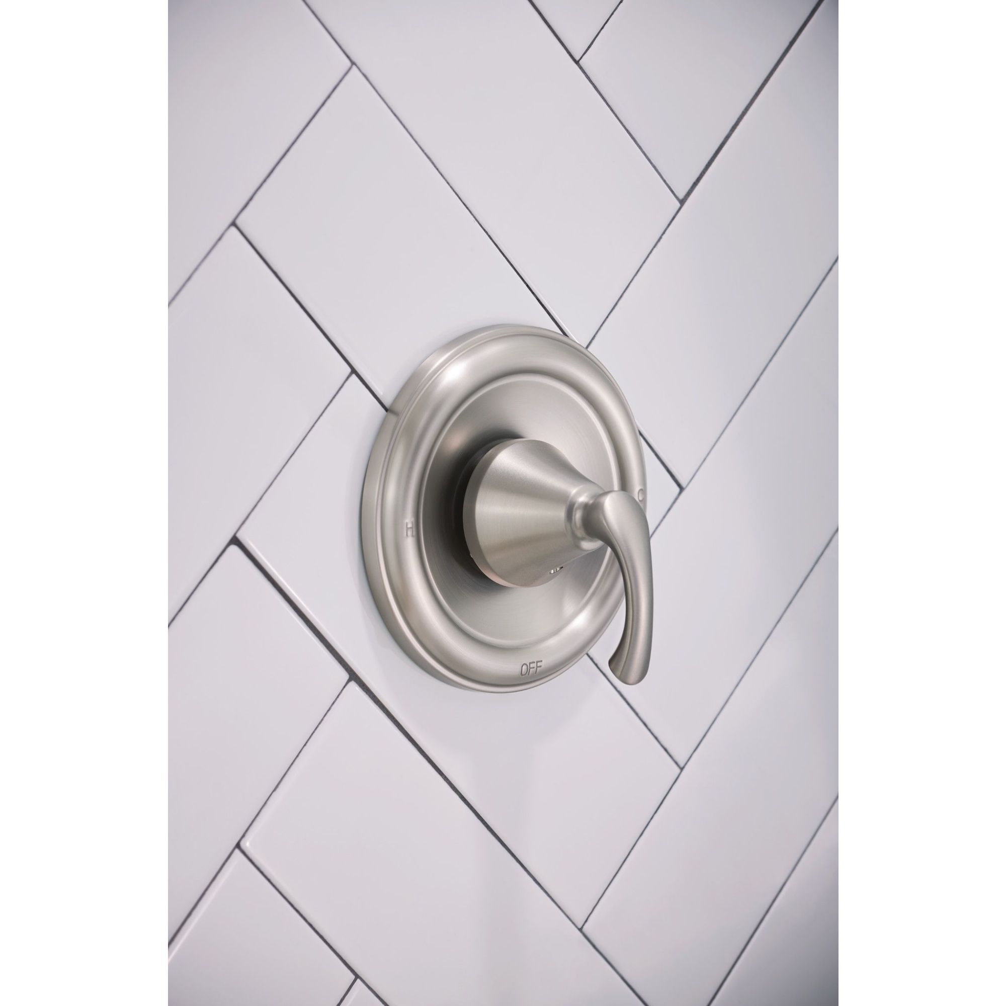 Mezcladora de bañera y ducha redonda de 3.75 pulgadas con acabado en níquel cepillado resistente a manchas de Moen