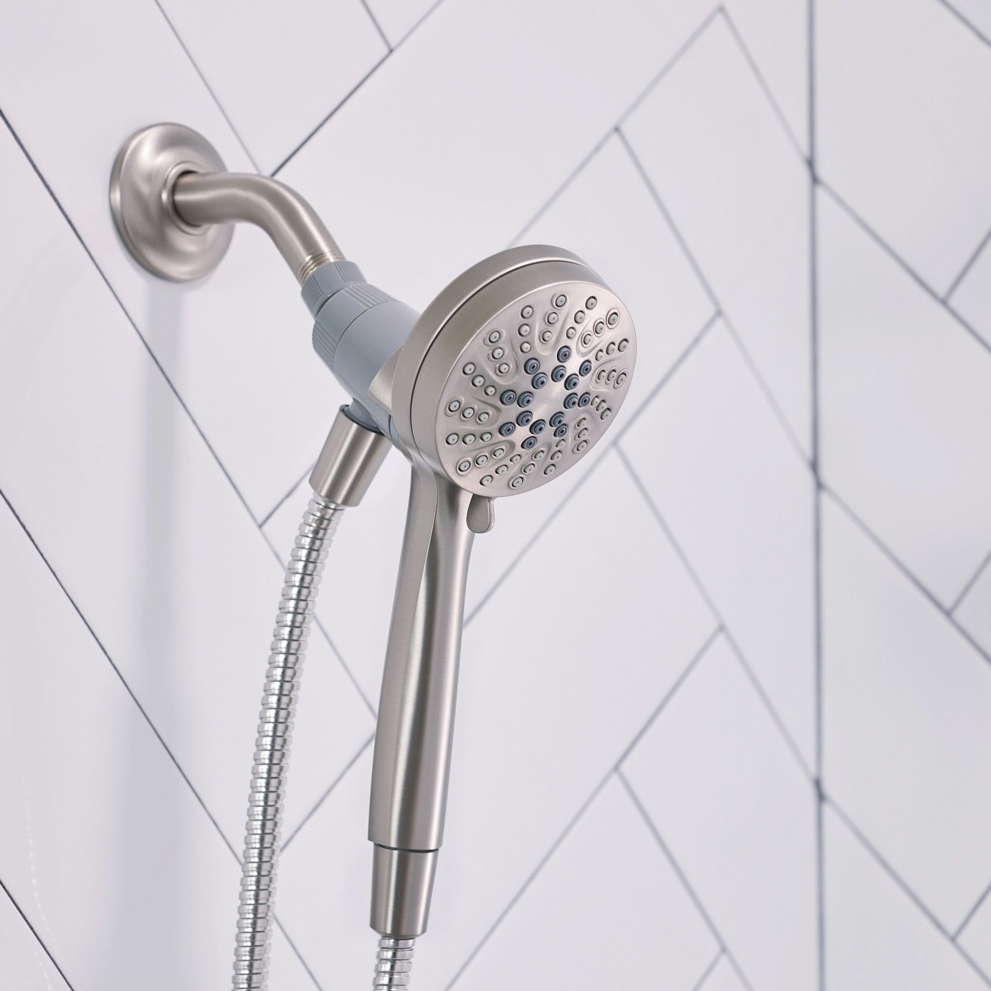 Mezcladora de bañera y ducha redonda de 3.75 pulgadas con acabado en níquel cepillado resistente a manchas de Moen