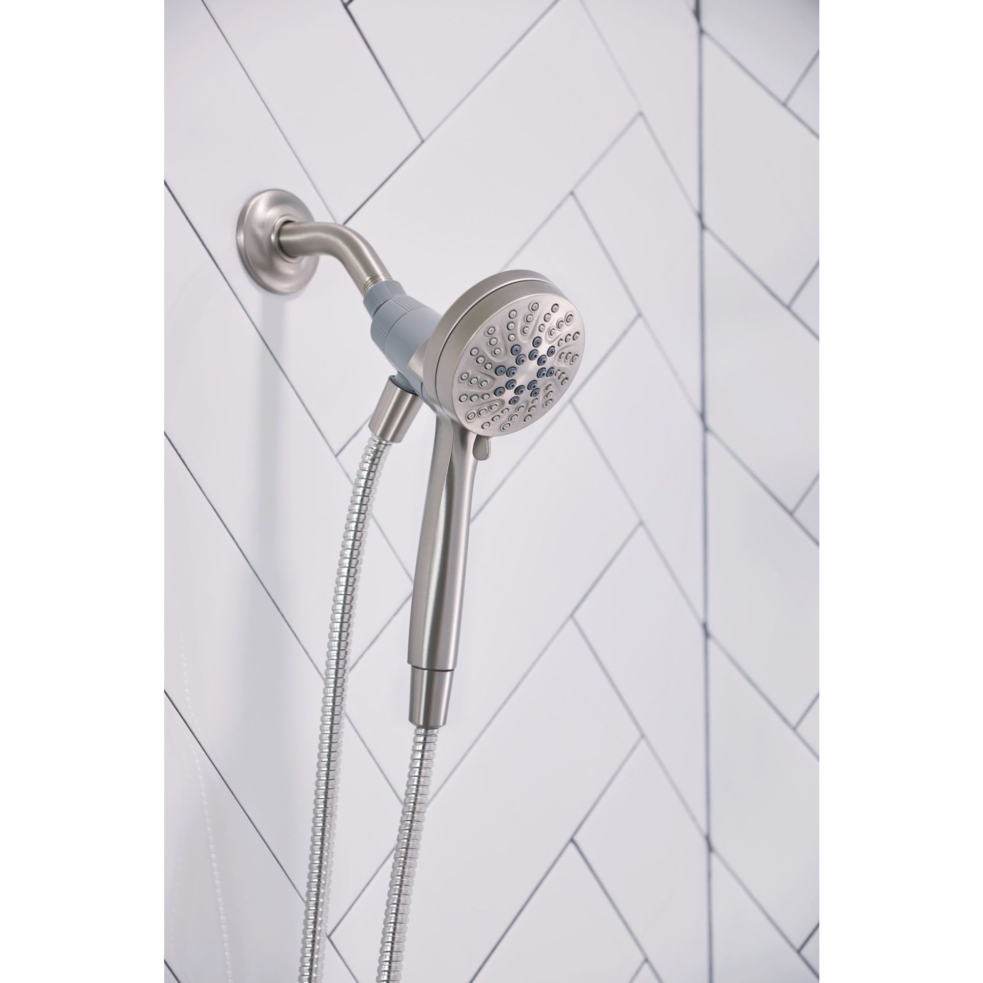 Mezcladora de bañera y ducha redonda de 3.75 pulgadas con acabado en níquel cepillado resistente a manchas de Moen