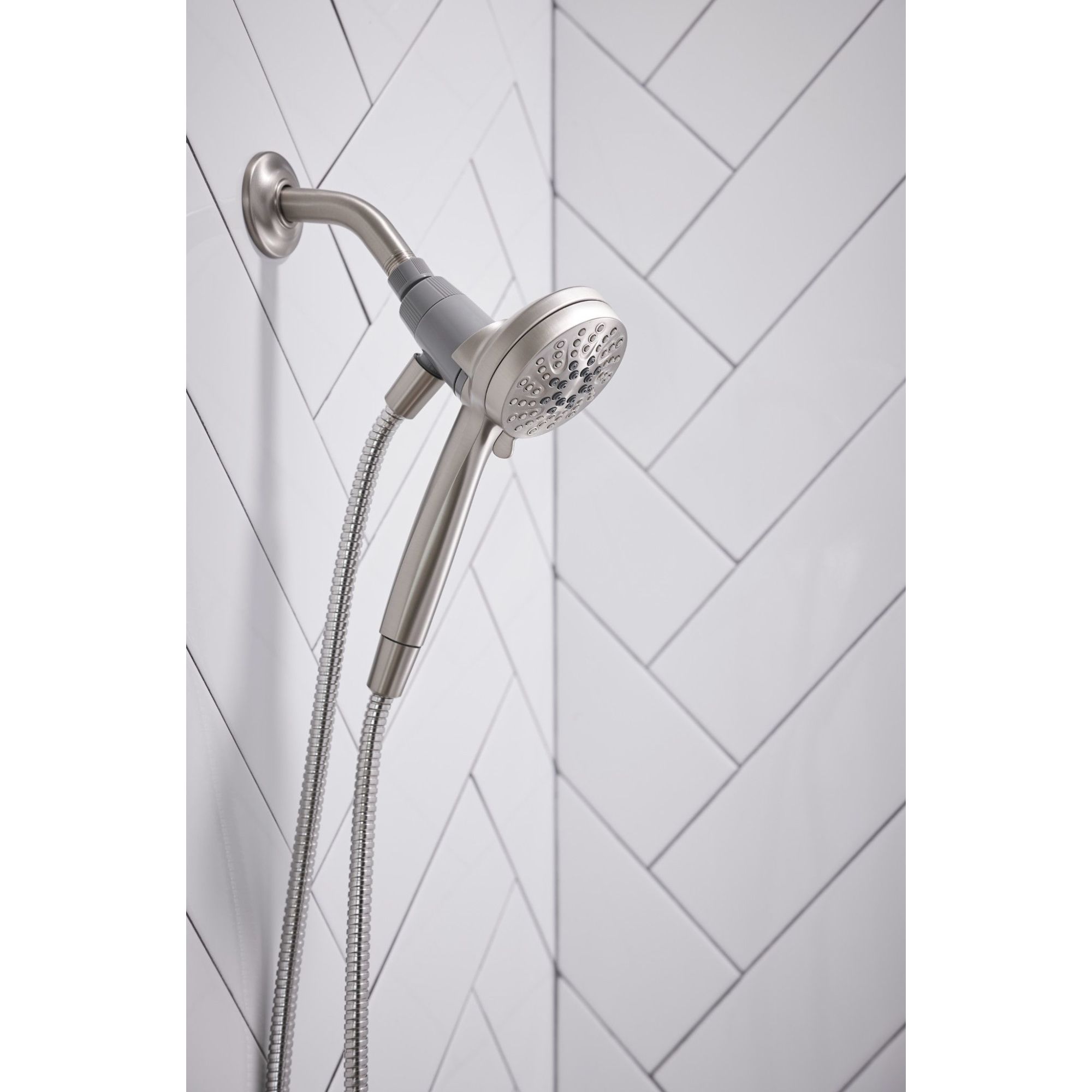 Mezcladora de bañera y ducha redonda de 3.75 pulgadas con acabado en níquel cepillado resistente a manchas de Moen