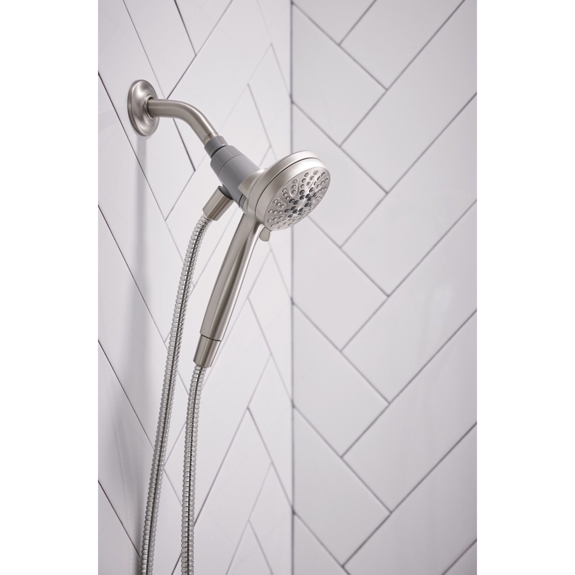 Mezcladora de bañera y ducha redonda de 3.75 pulgadas con acabado en níquel cepillado resistente a manchas de Moen
