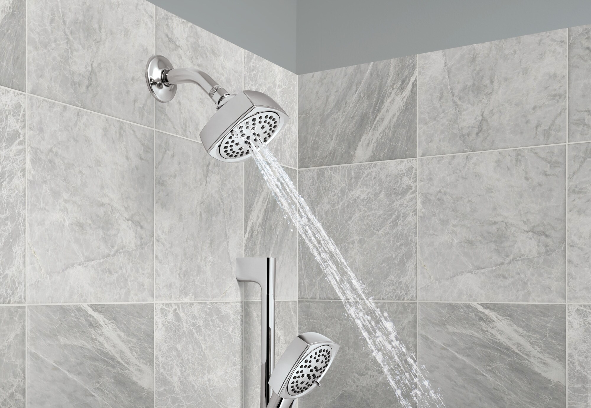 Grifo de bañera y regadera multi-función de 1 manija en cromo Peerless Ezra de 4 pulgadas