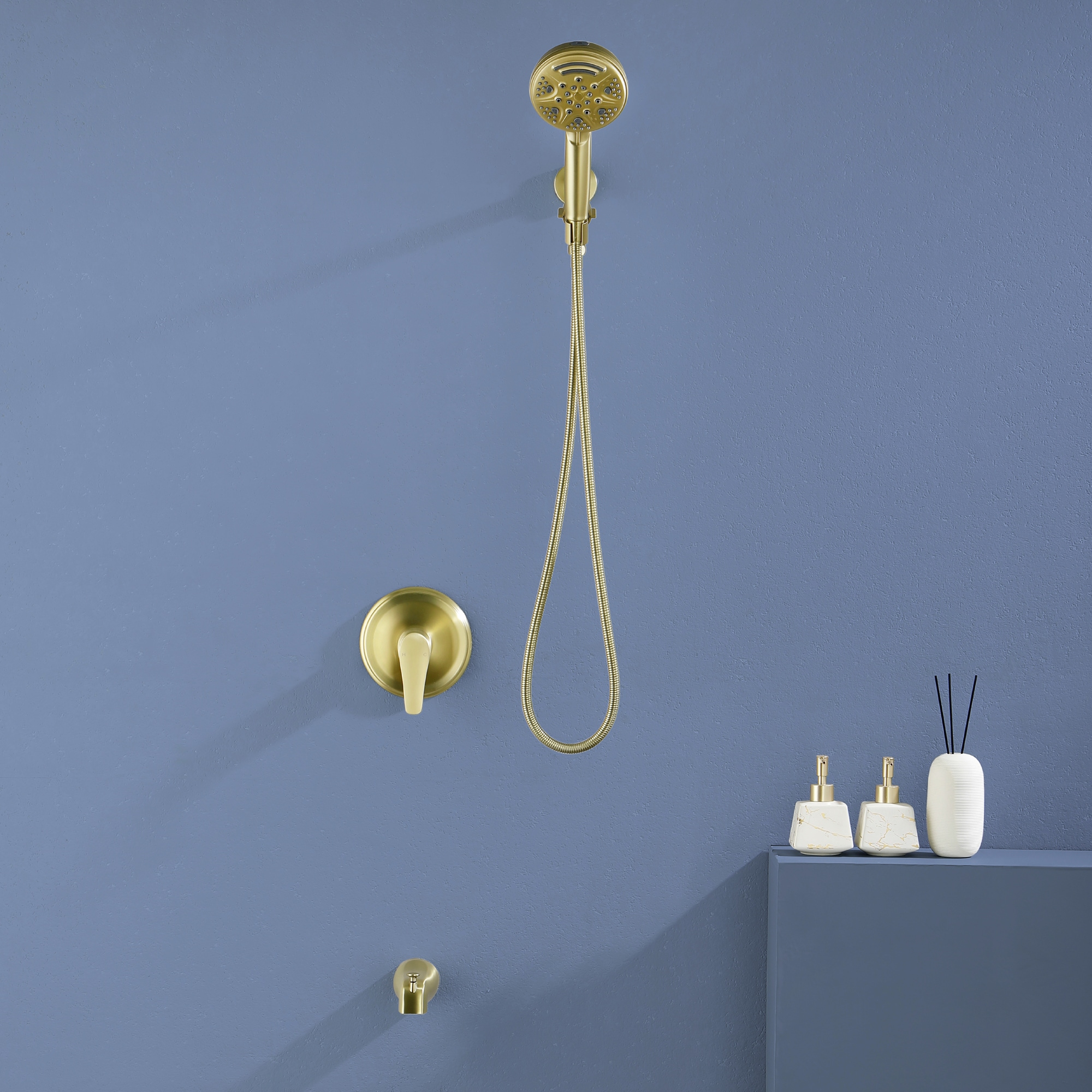 Grifería de Bañera y Ducha de ORO Cepillado con 1 Mango, 5 Pulgadas, tipo Manual, modelo WA4026MB01 de WELLFOR.