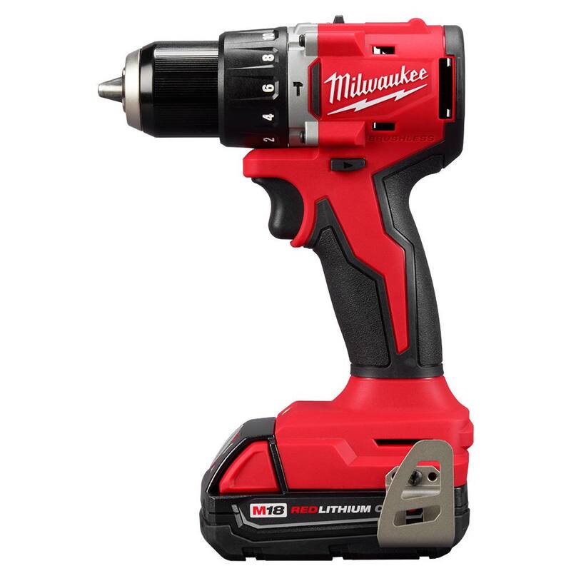 Milwaukee M18 Taladro/destornillador compacto inalámbrico 1/2 pulgadas con motor sin escobillas de 18V de iones de litio y kit con 2 baterías, cargador y estuche - 3602-22CT.
