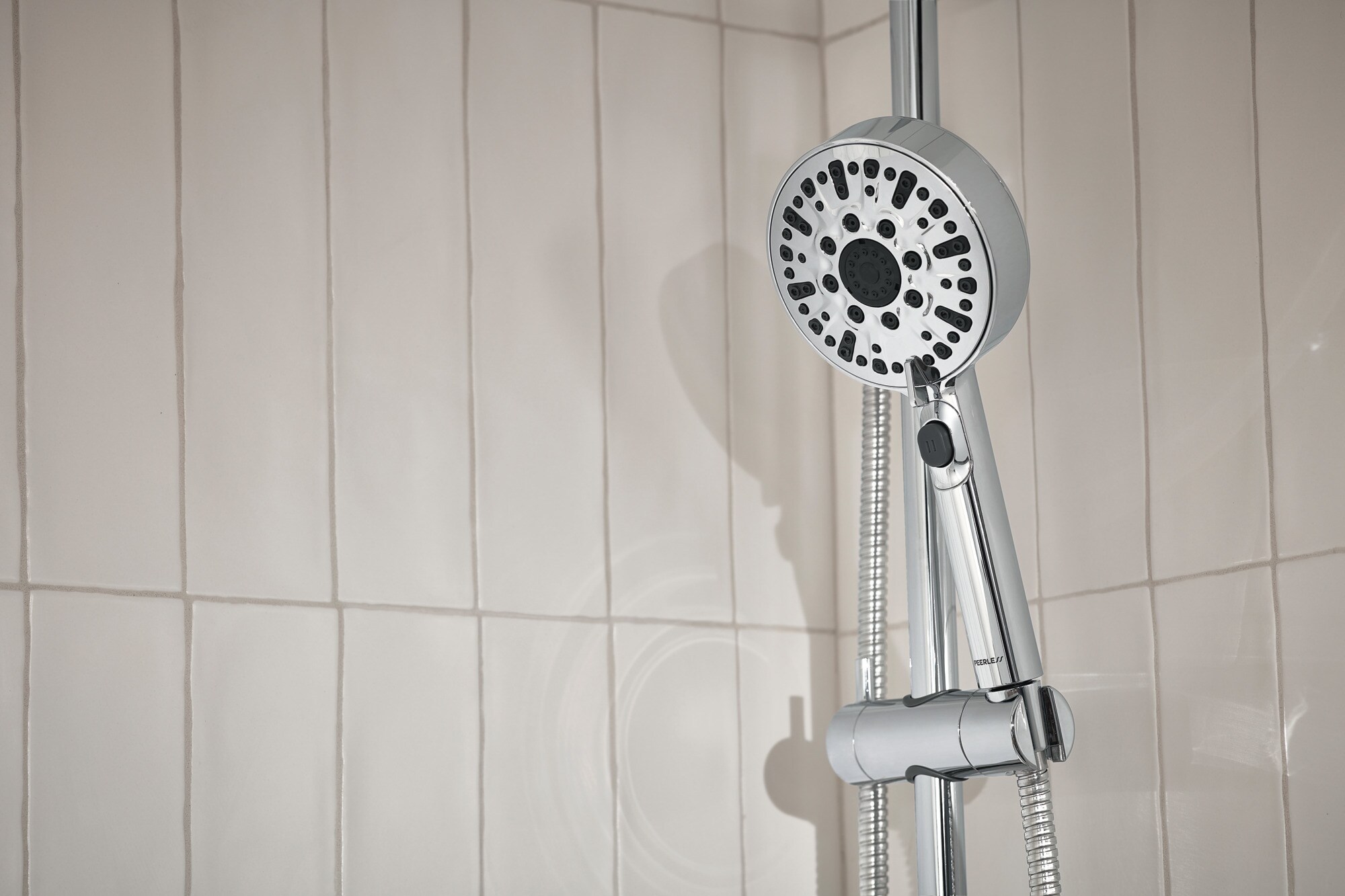 Grifería para bañera redonda multiusos cromada de la marca Peerless Precept Vendida por separado con válvula P62447