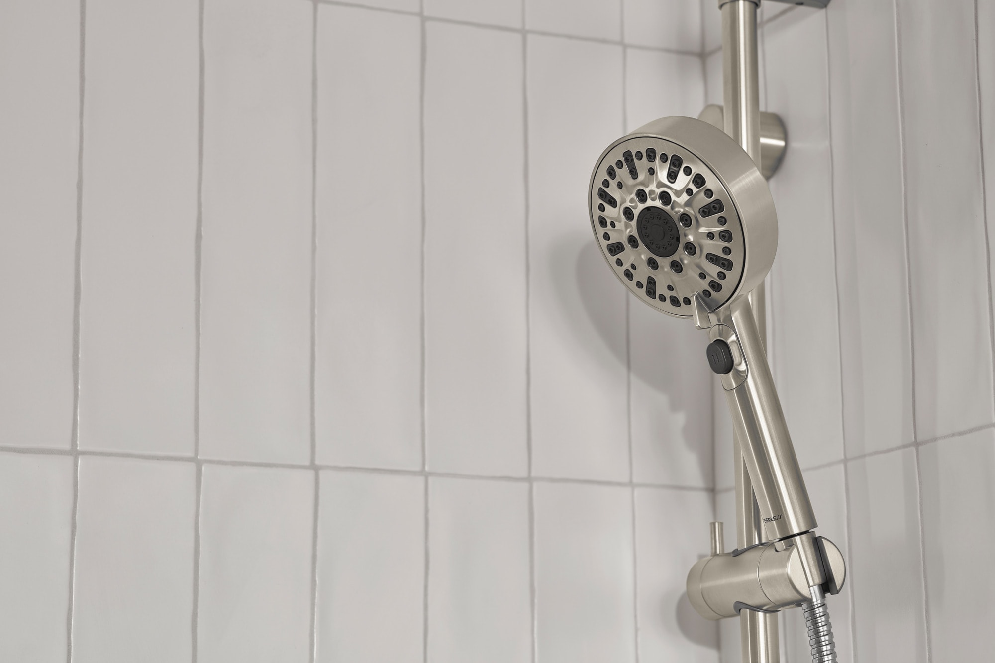 Mezcladora para bañera y regadera redonda de 4.562 pulgadas, multifuunción, estilo niquel cepillado, de la marca Peerless Precept, se vende por separado, con válvula incluida P62447-BN.