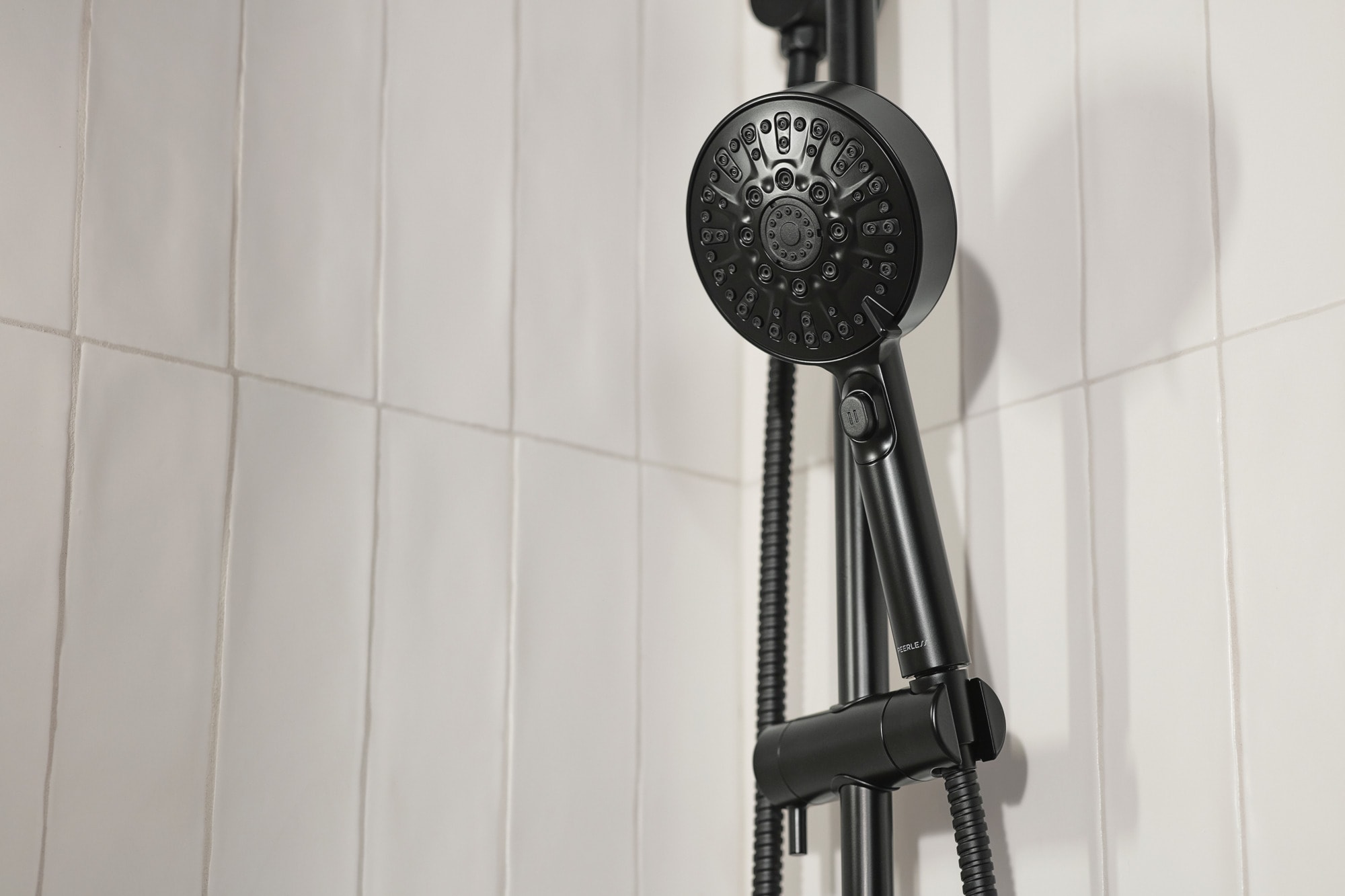 Precept Negro Mate de Primera Calidad Vendido por Separado Mezcladora de Bañera y Ducha Redonda Multifuncional de 4.562 Pulgadas con Válvula P62447-BL