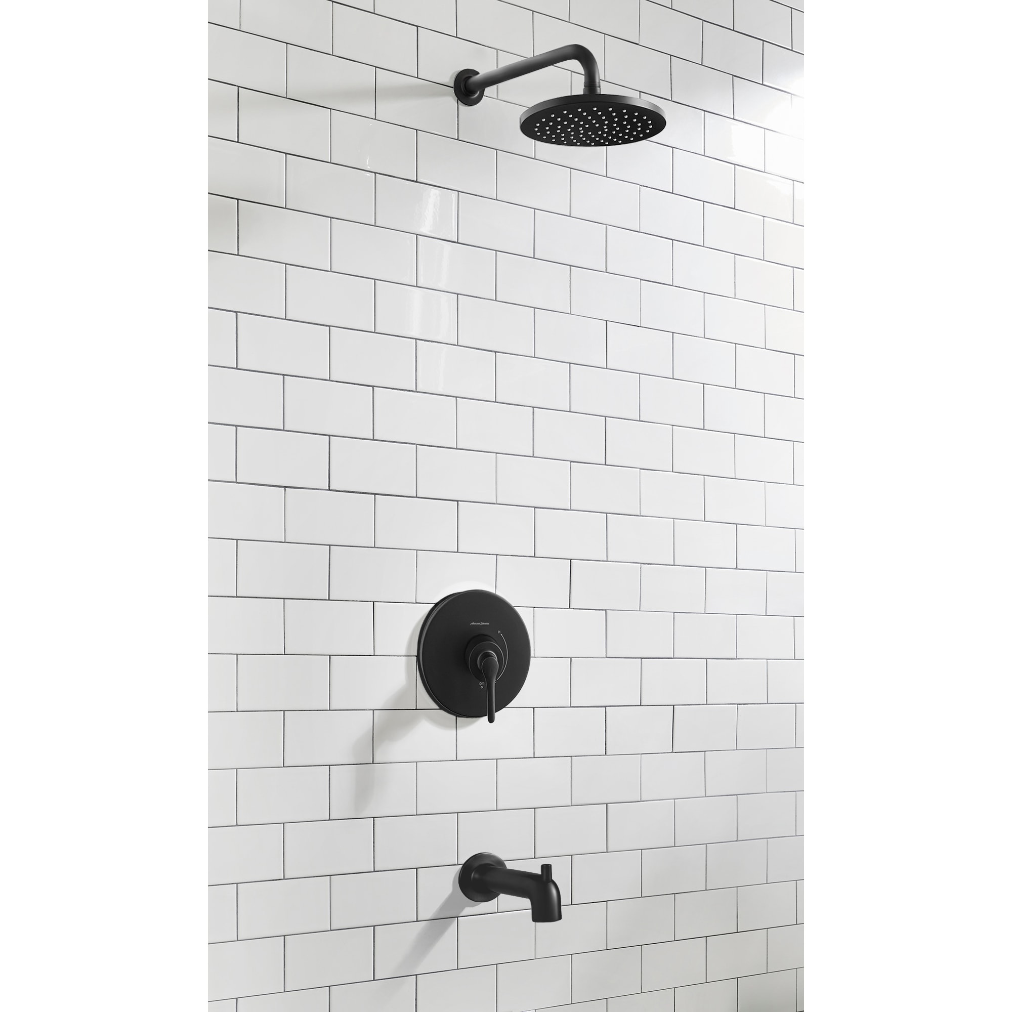 Mezcladora de Bañera y Ducha de un Solo Mango en Negro Mate American Standard Studio S de 8 Pulgadas de Diámetro con Función Individual TU105508.243