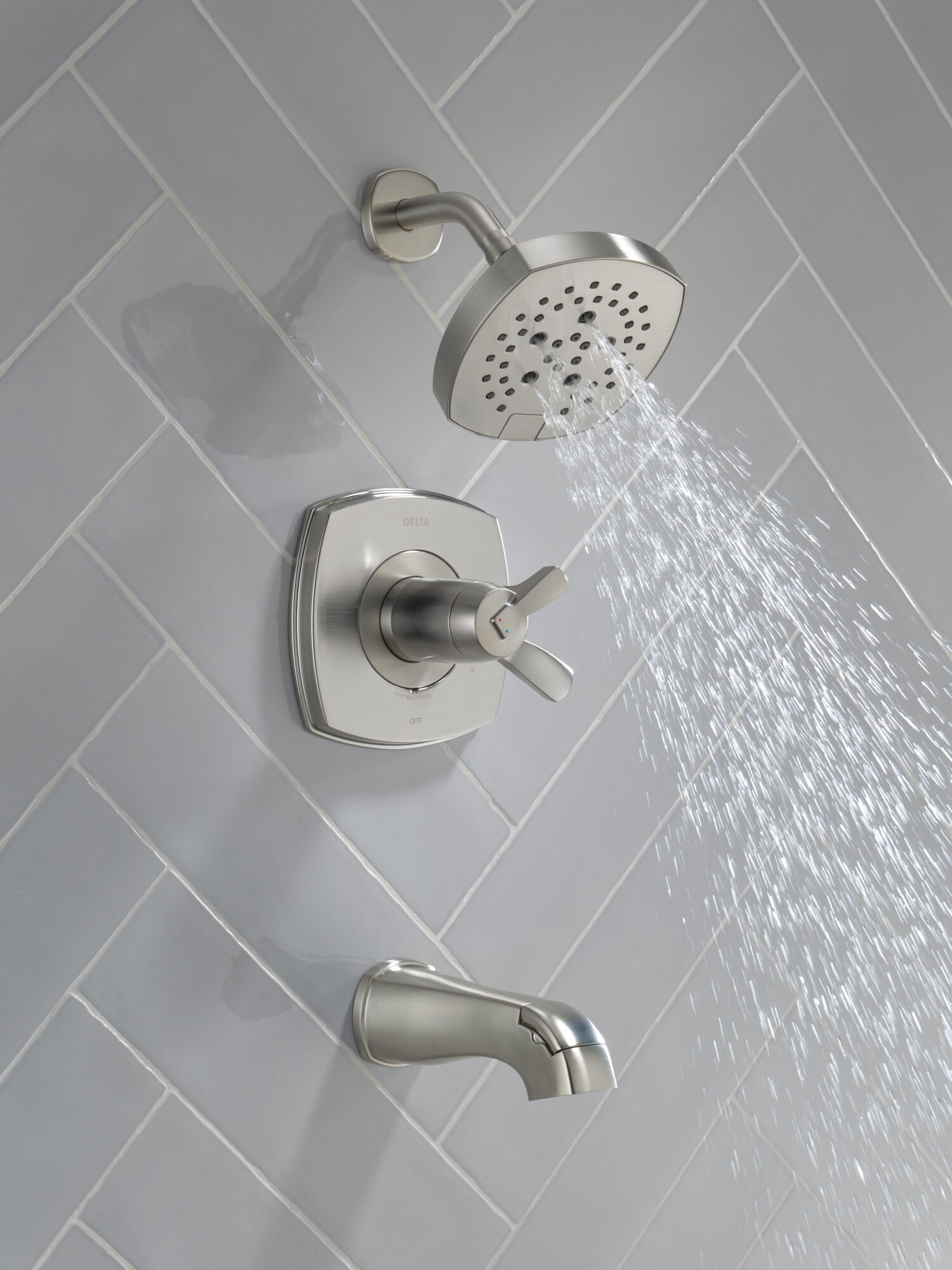 Grifo para bañera y ducha redonda de 7.0 pulgadas con un mango, acabado en acero inoxidable y multi-función Delta Stryke Lumicoat T17T476-SS-PR