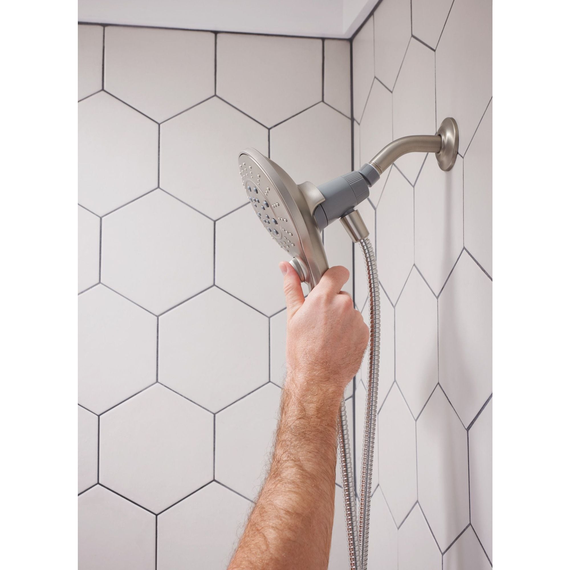 Grifo para bañera y ducha multifunción en níquel cepillado resistente a las manchas de Moen (válvula no incluida) Se vende por separado 26115SRN