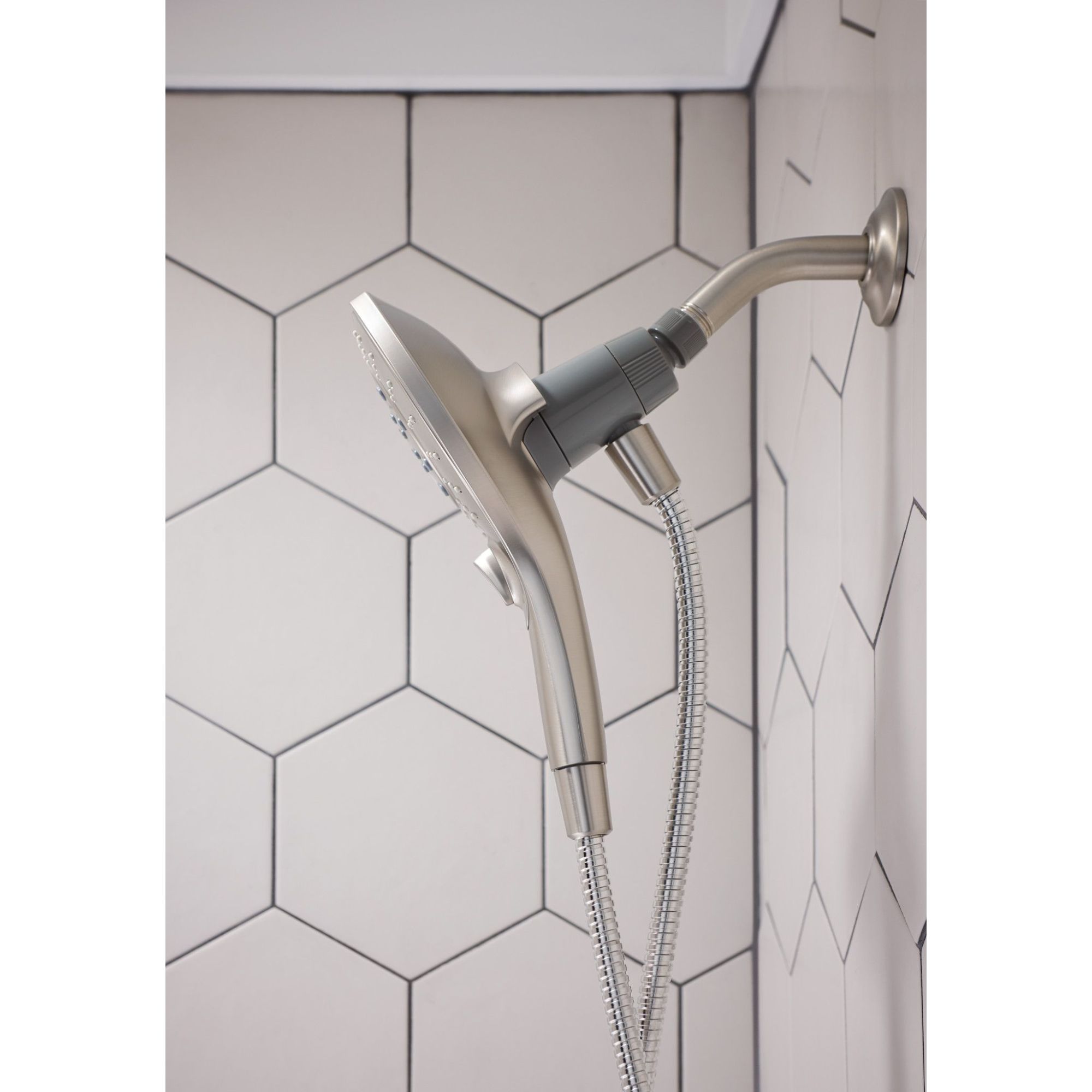 Grifo para bañera y ducha multifunción en níquel cepillado resistente a las manchas de Moen (válvula no incluida) Se vende por separado 26115SRN