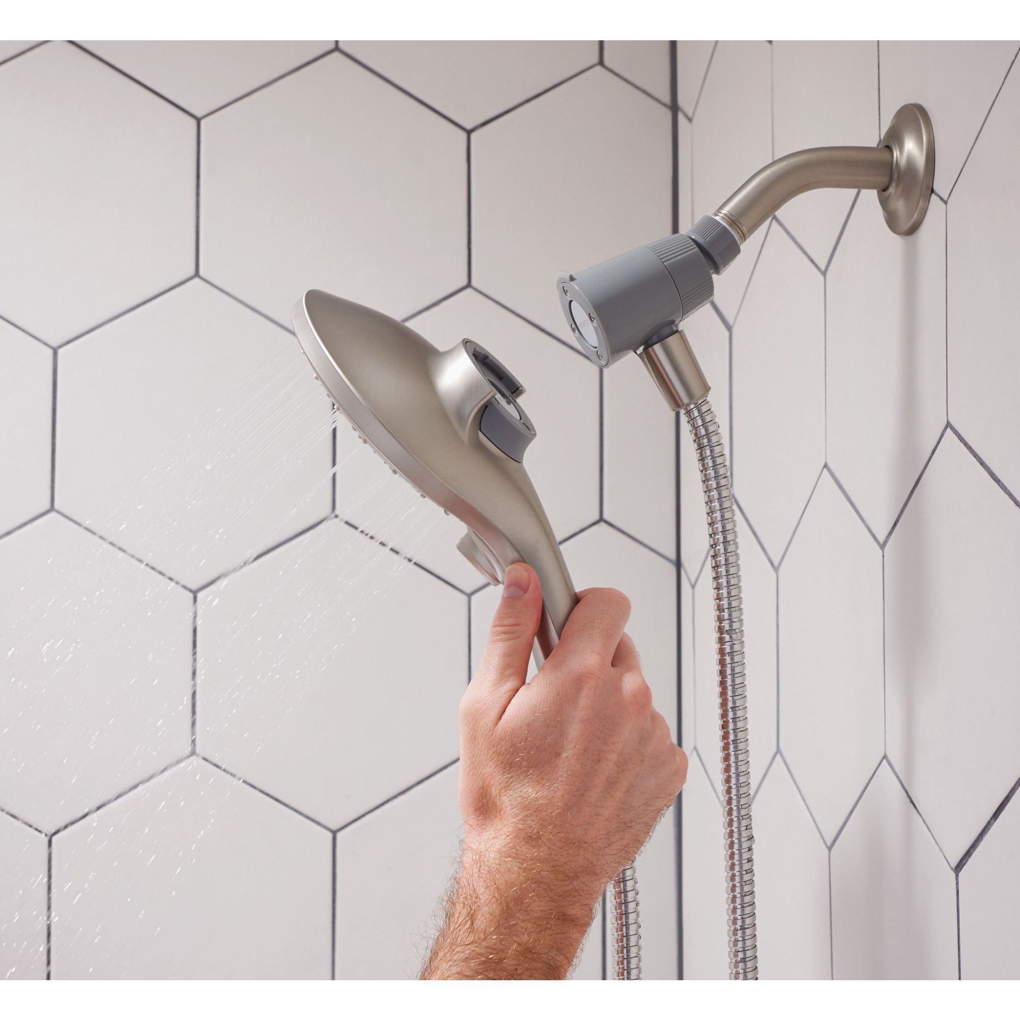 Grifo para bañera y ducha multifunción en níquel cepillado resistente a las manchas de Moen (válvula no incluida) Se vende por separado 26115SRN