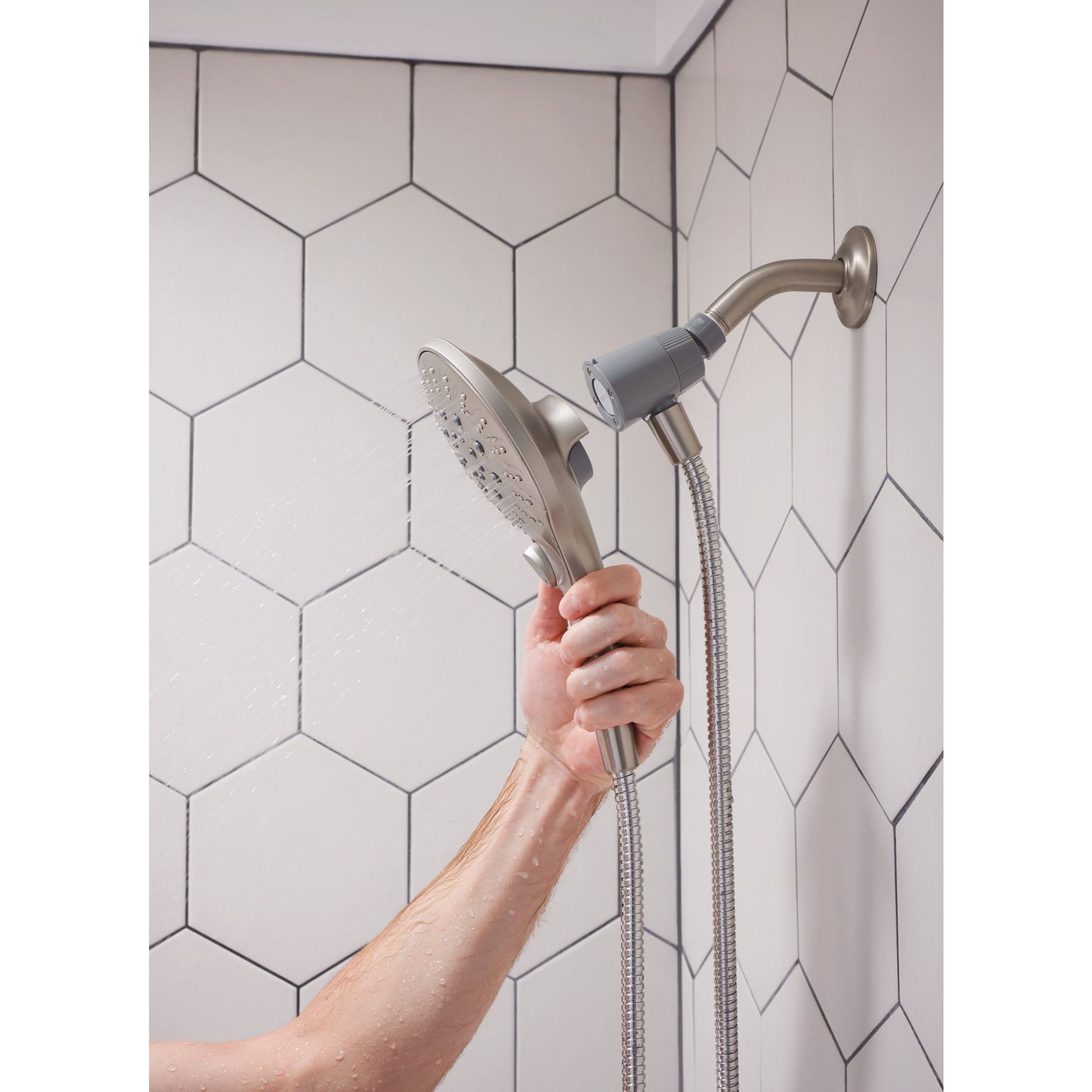 Grifo para bañera y ducha multifunción en níquel cepillado resistente a las manchas de Moen (válvula no incluida) Se vende por separado 26115SRN