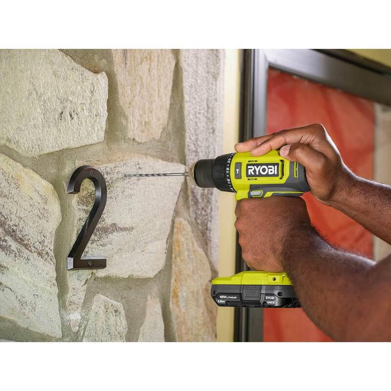 RYOBI ONE+ 18V Taladro percutor inalámbrico de 1/2 pulg. con kit de batería de 1.5 Ah y cargador - PCL220K1