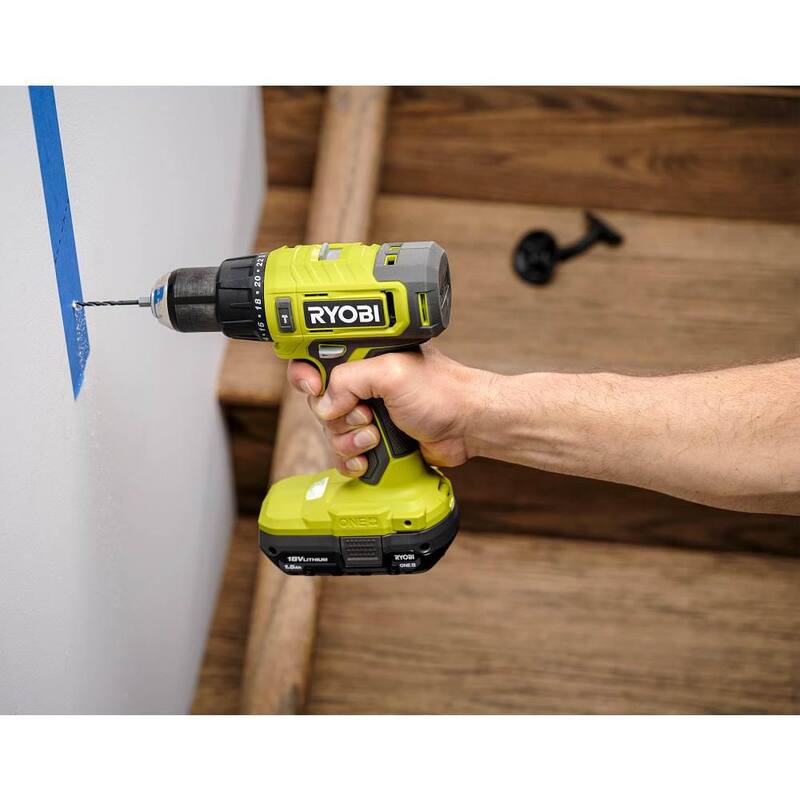 RYOBI ONE+ 18V Taladro percutor inalámbrico de 1/2 pulg. con kit de batería de 1.5 Ah y cargador - PCL220K1