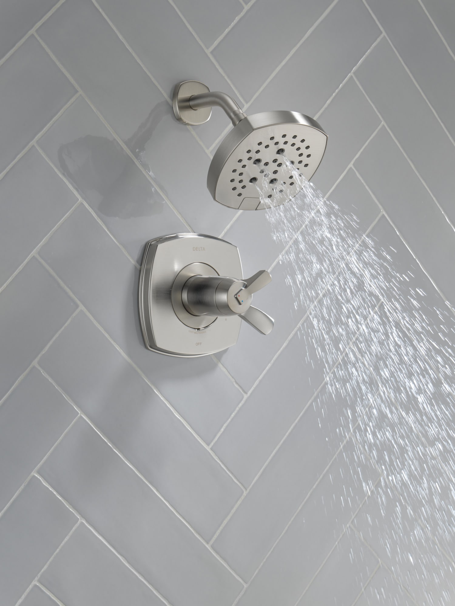 Grifo de ducha redondo de acero inoxidable Lumicoat de una sola manija y función múltiple de 7.0 pulgadas Delta Stryke T17T276-SS-PR