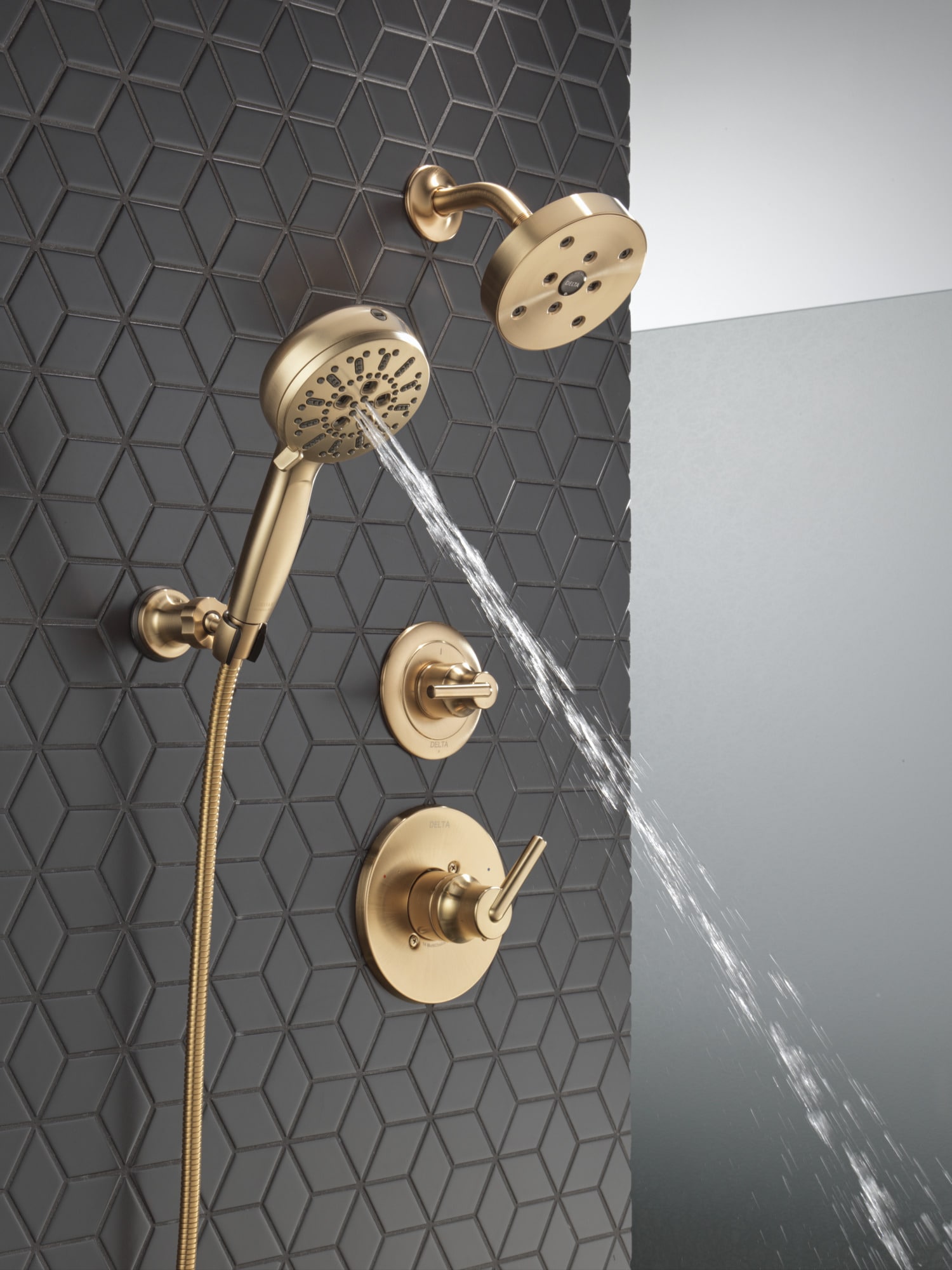 Grifo de ducha redondo de 5.4 pulgadas con acabado Champagne Bronze de un solo mango y función única de Delta Trinsic T14259-CZ