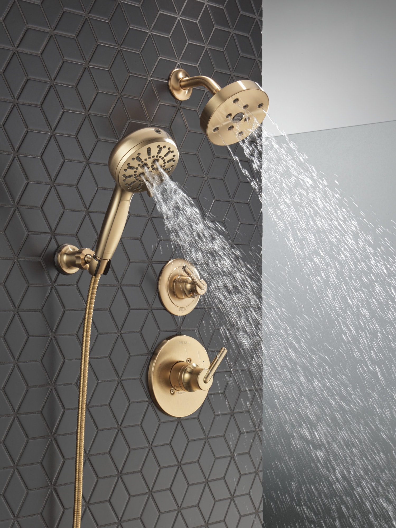 Grifo de ducha redondo de 5.4 pulgadas con acabado Champagne Bronze de un solo mango y función única de Delta Trinsic T14259-CZ