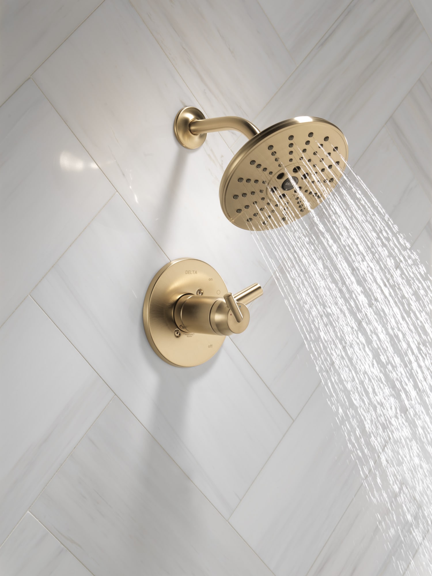 Grifo para ducha redondo de dos manijas en bronce champán Trinsic de Delta, función única de 7.625 pulgadas, modelo T17T259-CZH2O.