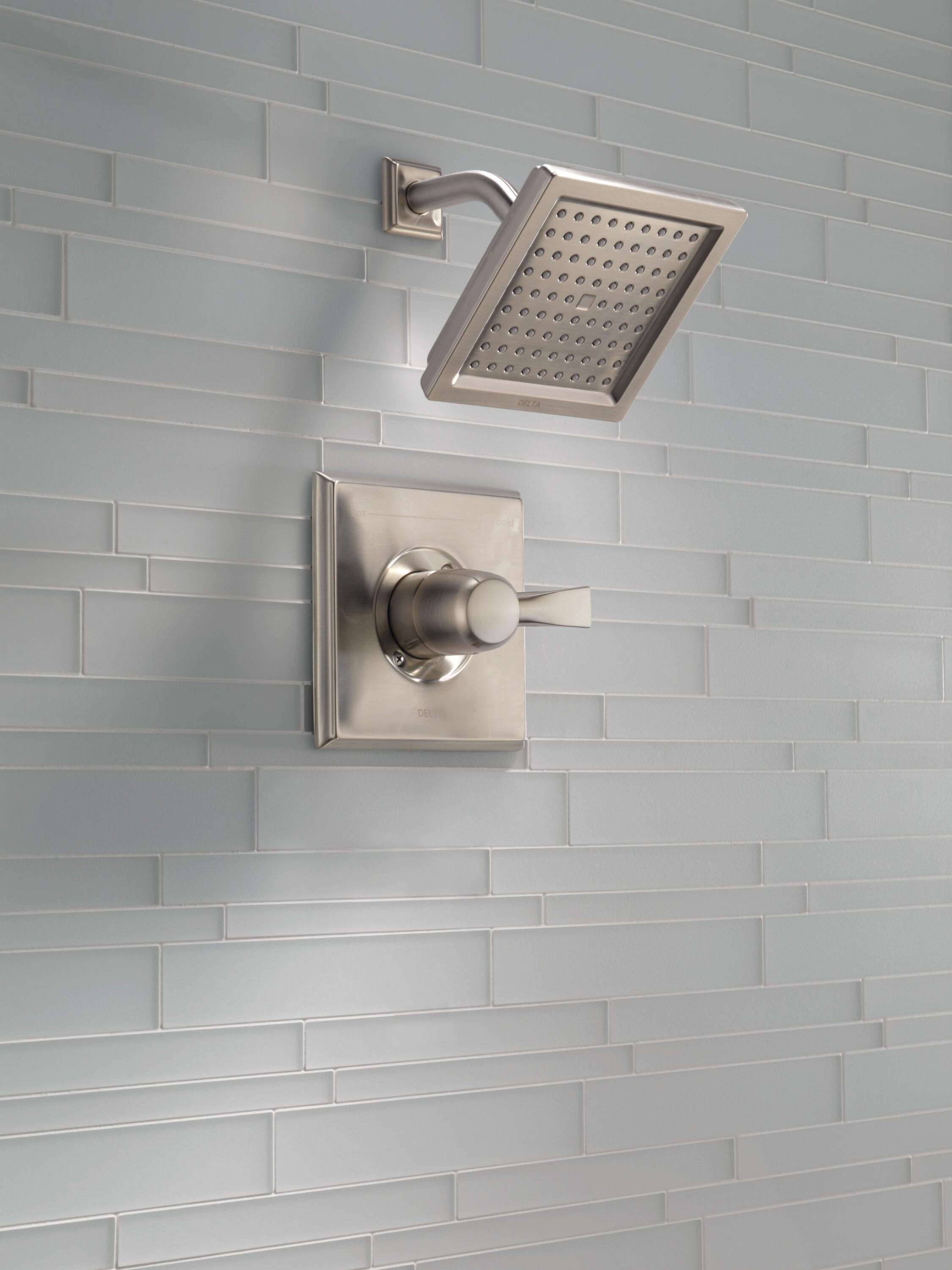 Grifo de ducha cuadrado de acero inoxidable de una sola función con un solo mango, Delta Dryden, con válvula T14251-SS-WE de 6.5625 pulgadas