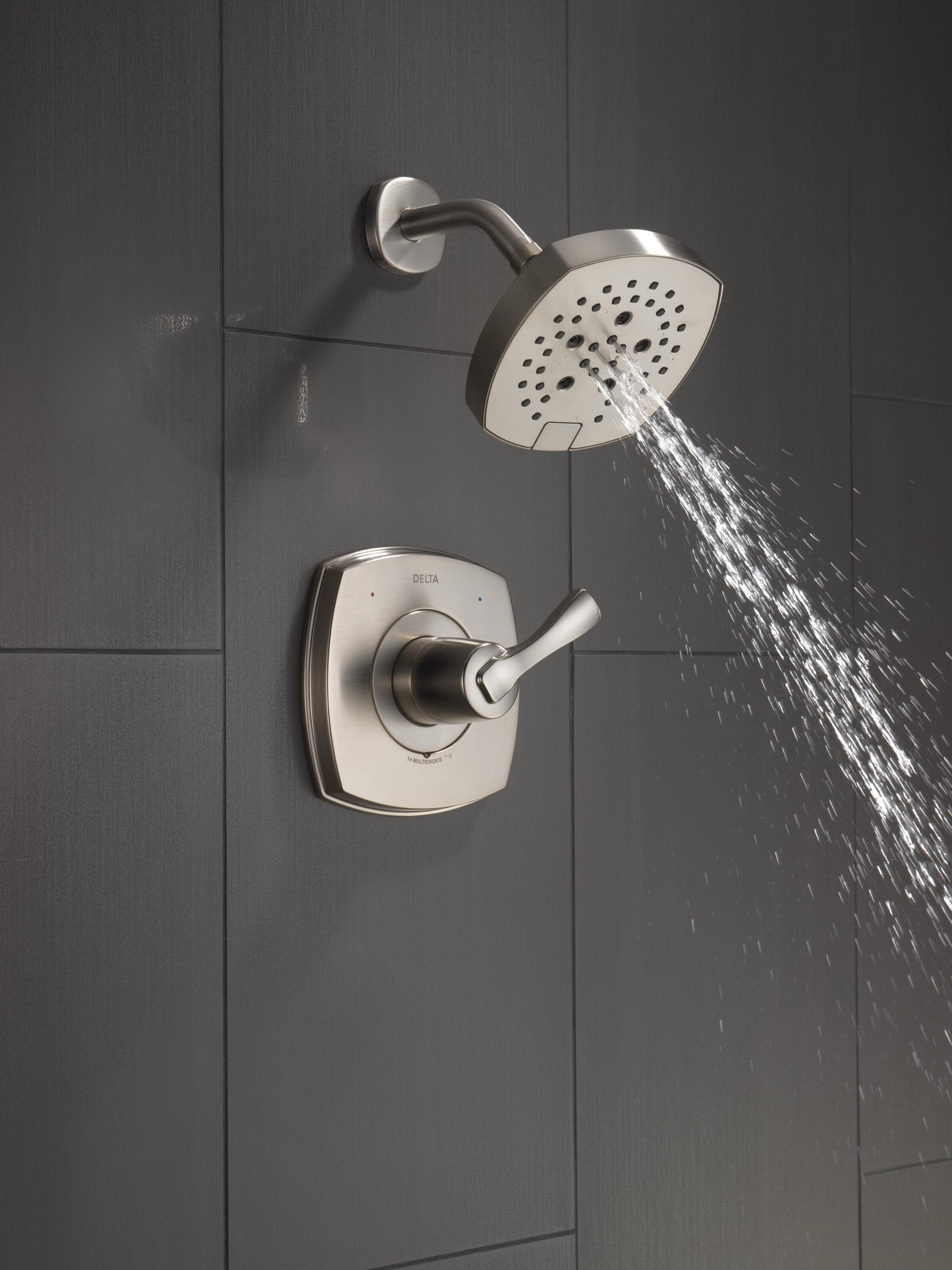 Grifo redondo de ducha de acero inoxidable con recubrimiento Lumicoat de 7.0 pulgadas de función múltiple de una manija Delta Stryke T14276-SS-PR.
