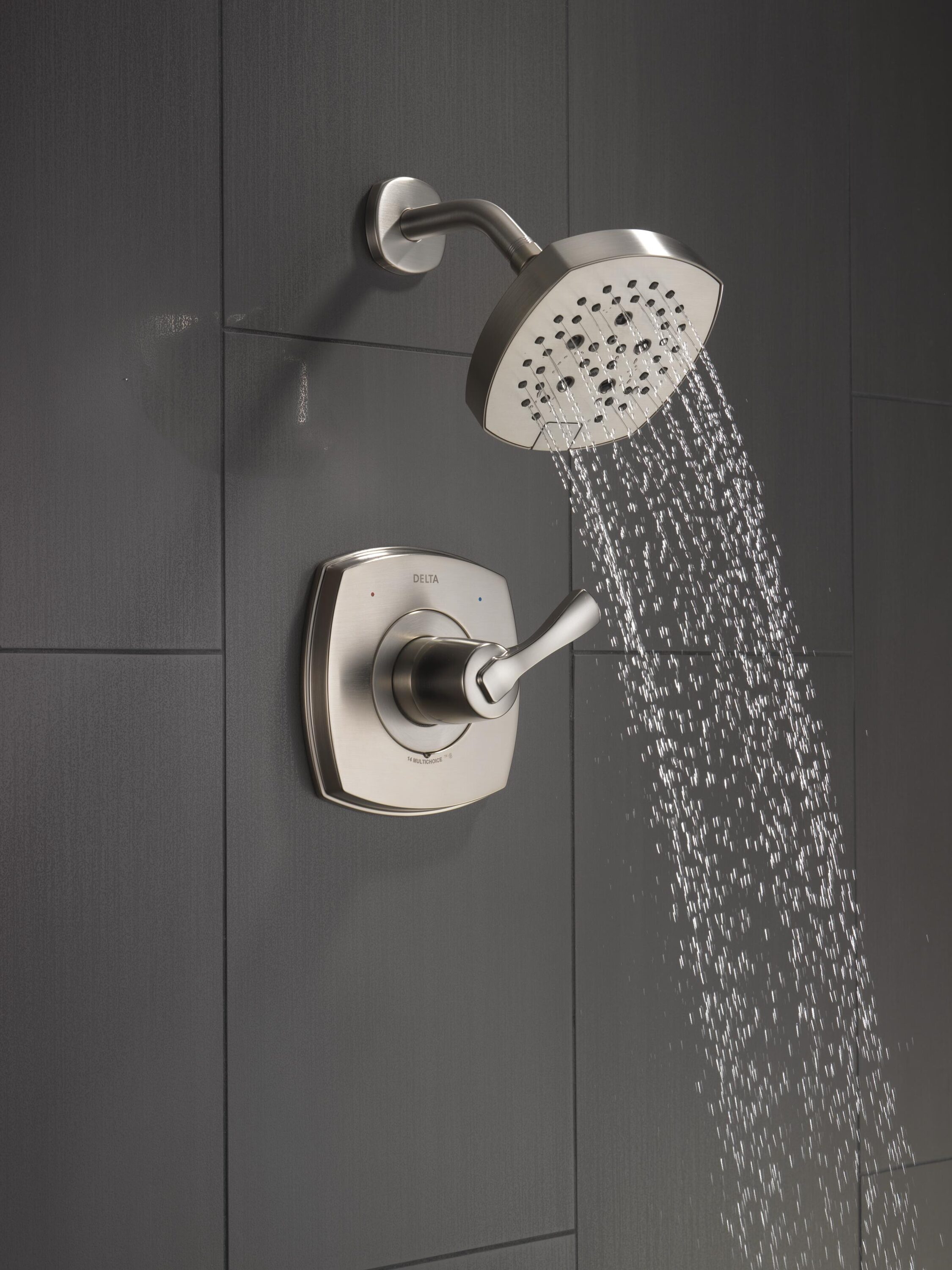 Grifo redondo de ducha de acero inoxidable con recubrimiento Lumicoat de 7.0 pulgadas de función múltiple de una manija Delta Stryke T14276-SS-PR.