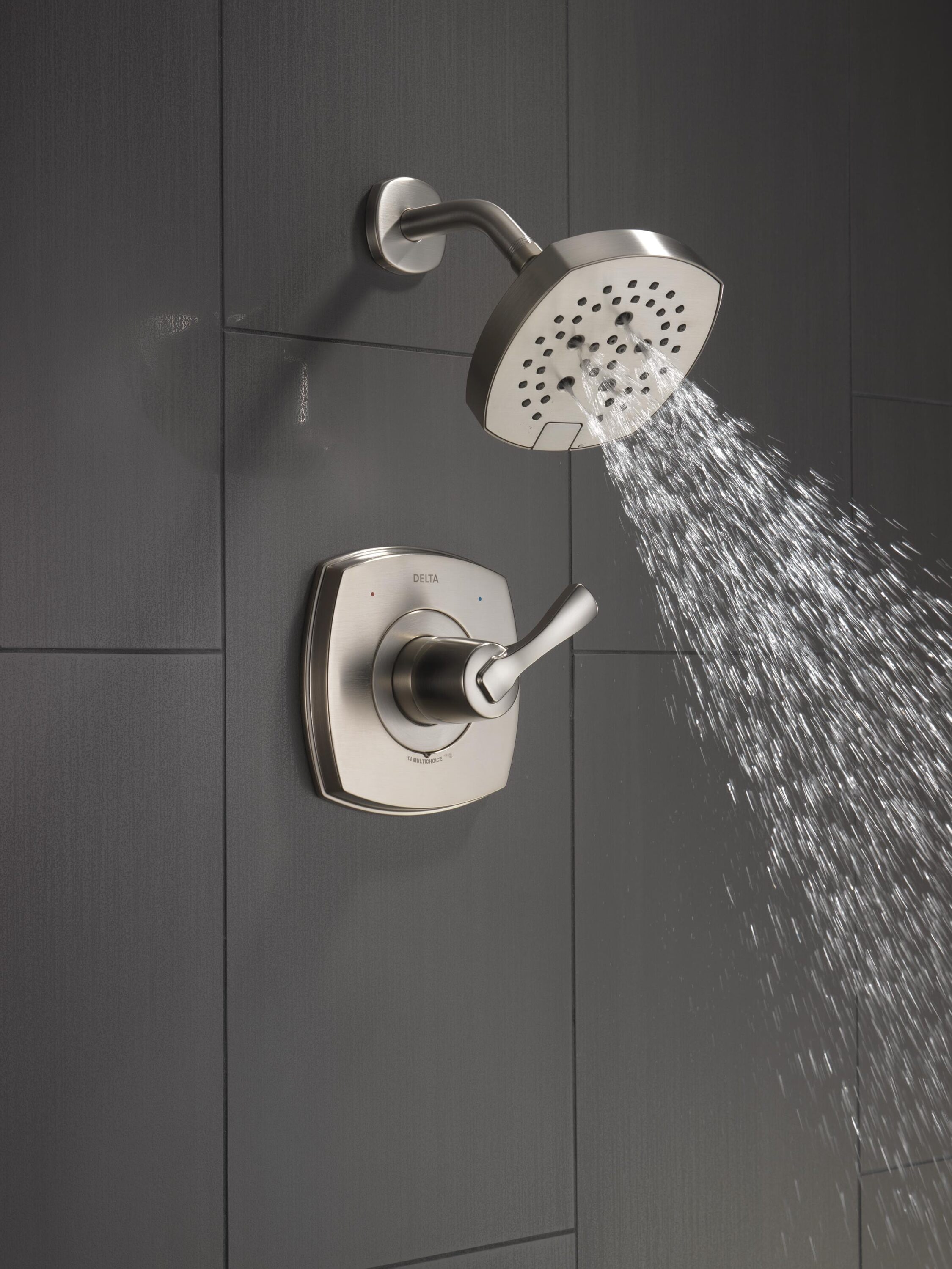 Grifo redondo de ducha de acero inoxidable con recubrimiento Lumicoat de 7.0 pulgadas de función múltiple de una manija Delta Stryke T14276-SS-PR.