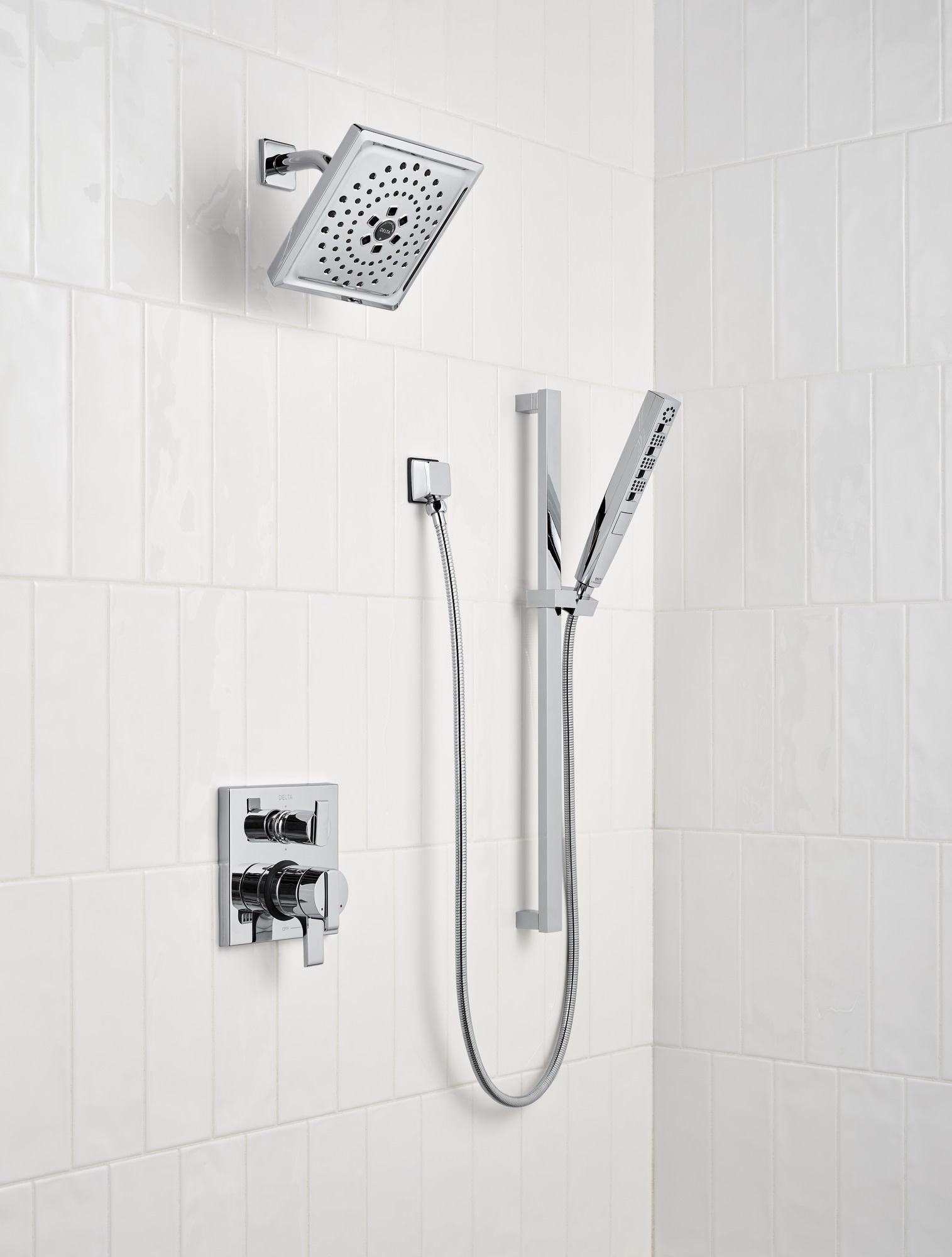 Regadera Delta Lumicoat de Acero Inoxidable con Chorro SH5005-SS-PR