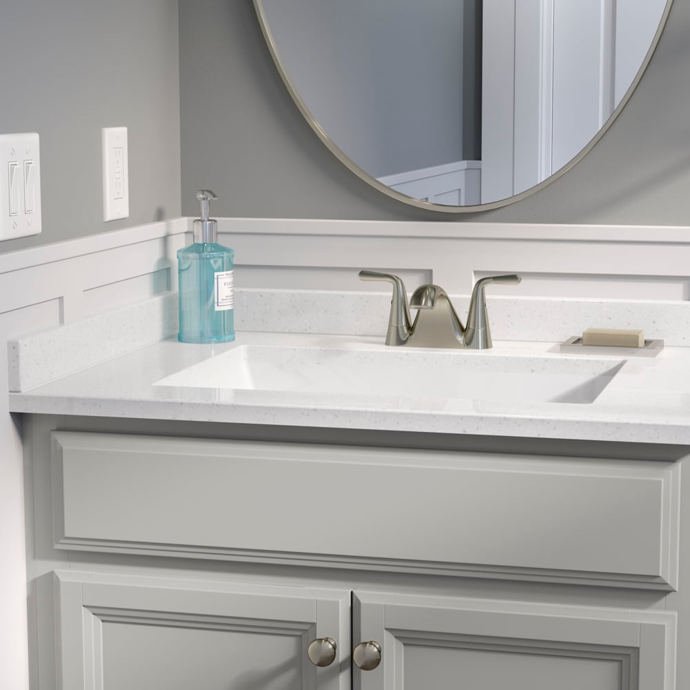 Tapas laterales de baño de mármol cultivado premium de Style Selections 2.37 pulgadas de altura x 21.25 pulgadas de largo en Sky de Invierno LSS21-SLV.