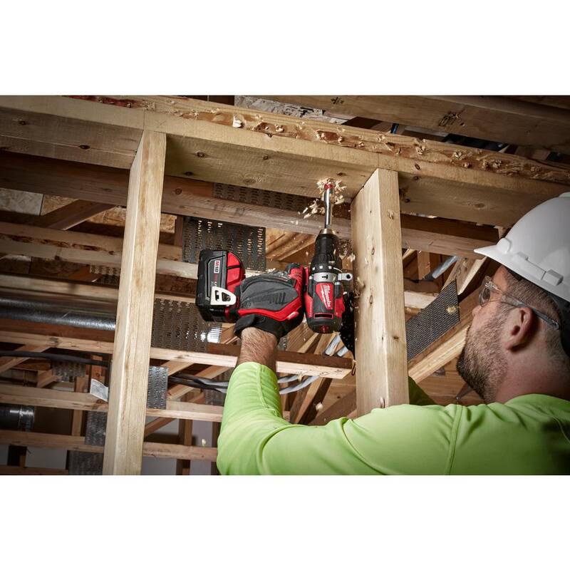 Milwaukee M18 18V Taladro/Percutor inalámbrico compacto sin escobillas de 1/2 pulgadas con baterías de 4.0Ah y estuche rígido - 2902-22.