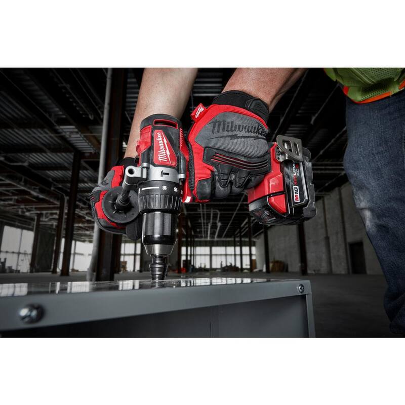 Milwaukee M18 18V Taladro/Percutor inalámbrico compacto sin escobillas de 1/2 pulgadas con baterías de 4.0Ah y estuche rígido - 2902-22.