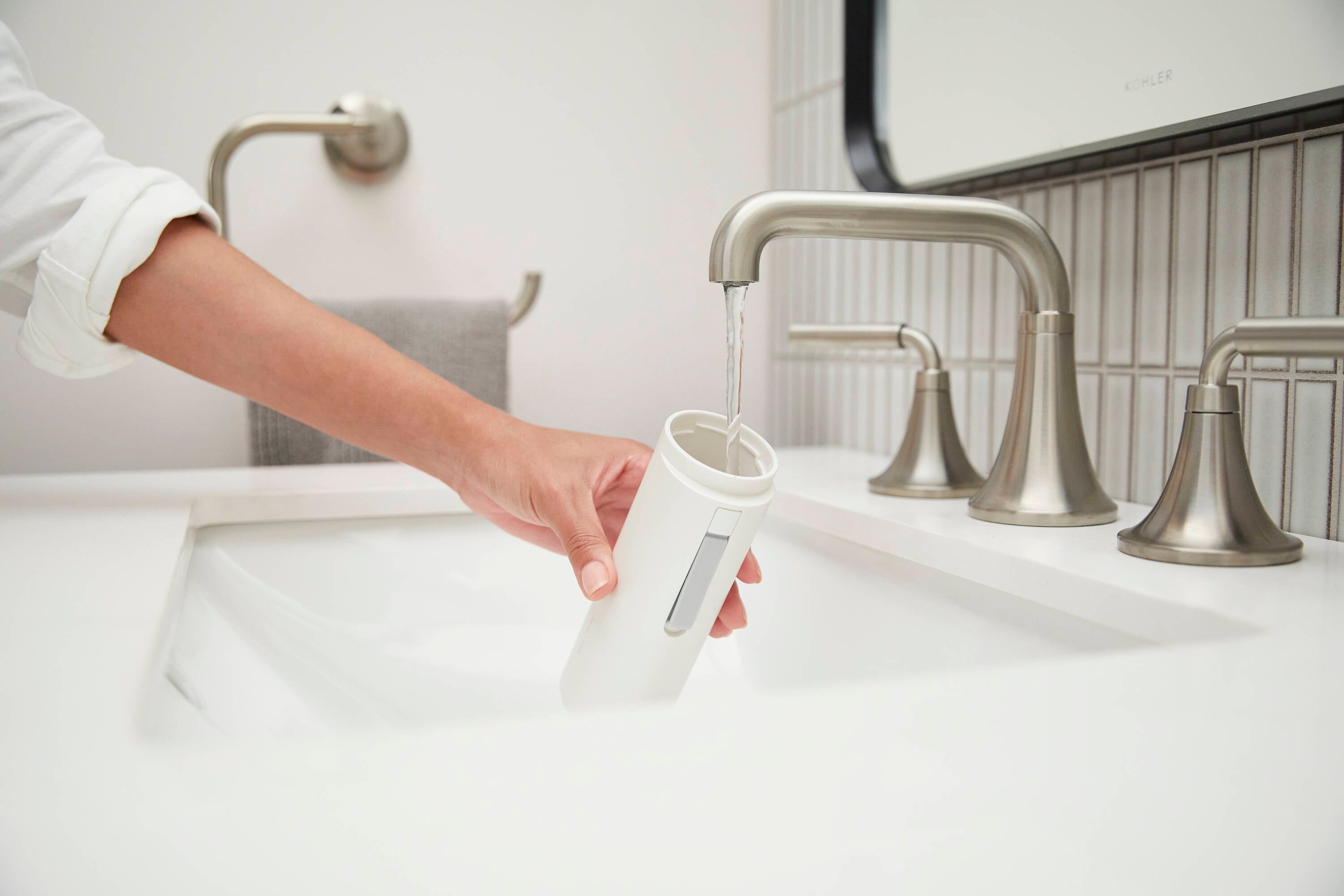 Asiento de bidé redondo de plástico blanco KOHLER PureWash 28144-WT