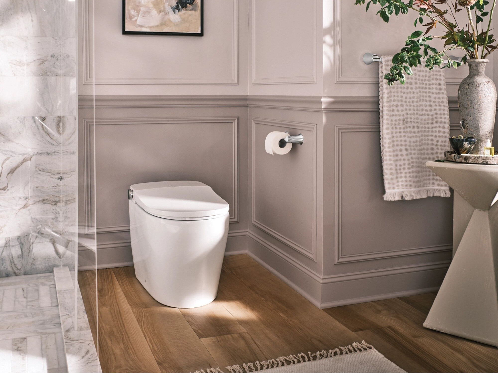 Bidet inteligente de una pieza con altura de silla alargada y cierre suave en color blanco de Moen