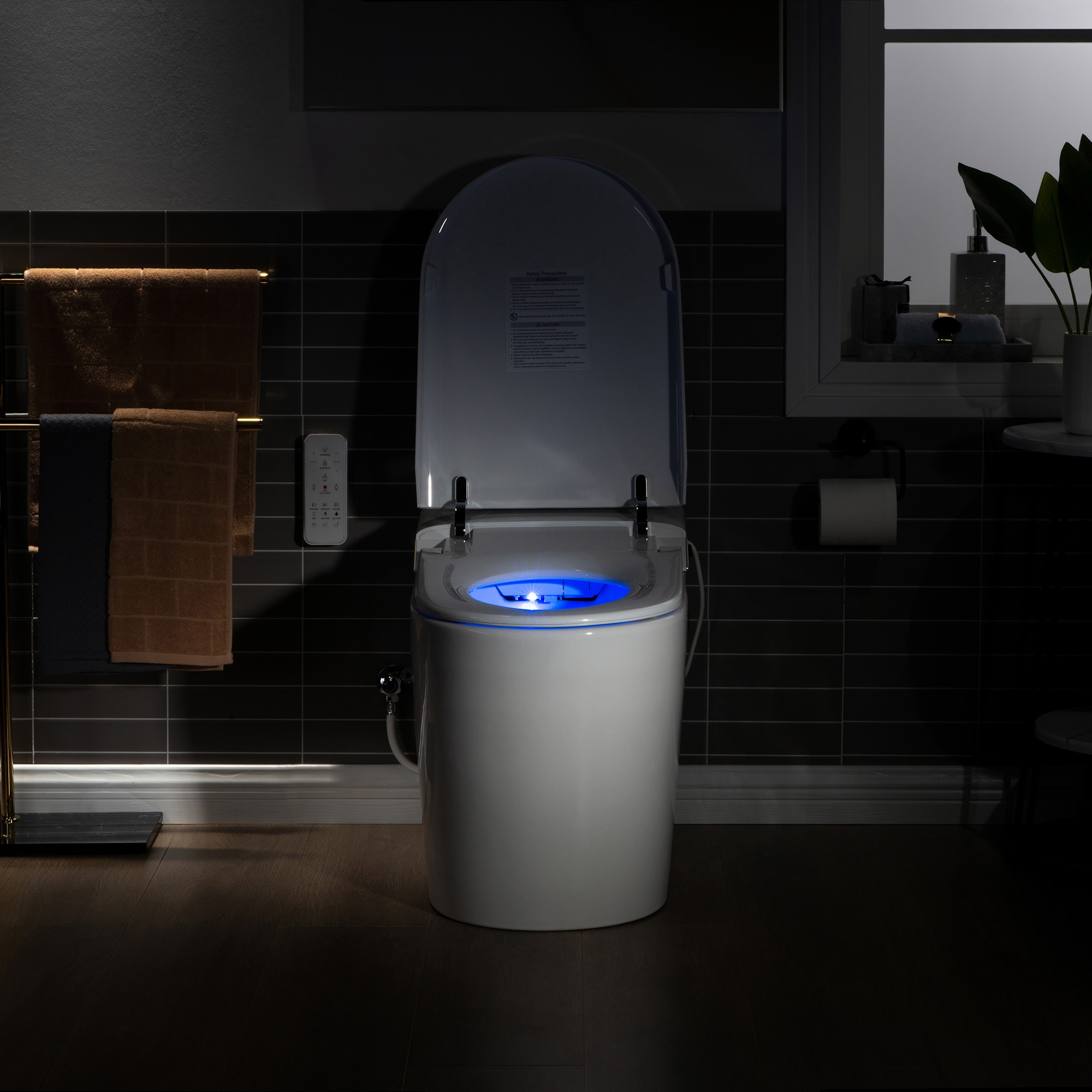 Bañera bidireccional blanca de Toscano de Woodbridge con cierre suave inteligente y altura estándar, alargada de una sola pieza con asiento bidet de 12 pulgadas y descarga doble de 1.6 GPF LT527