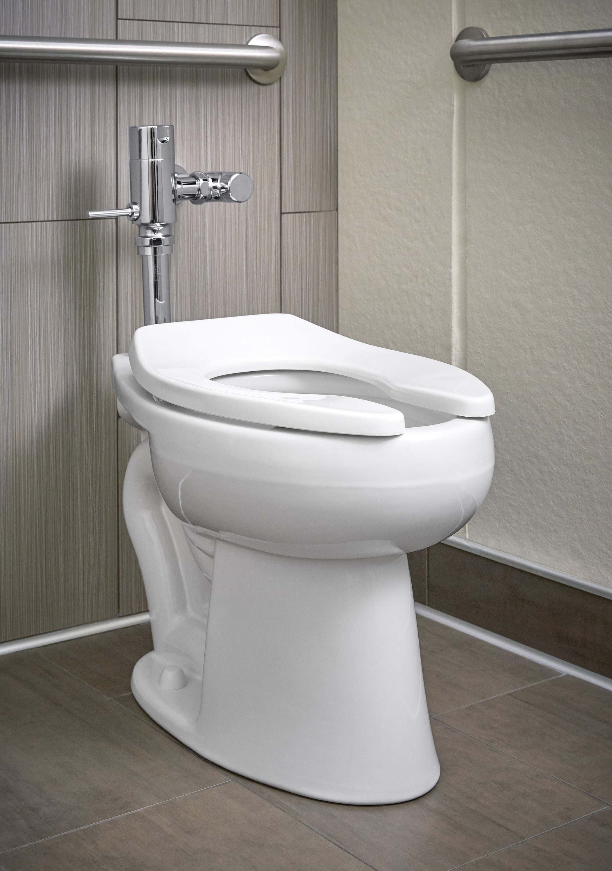 Taza de baño comercial alargada de altura de silla Highcliff blanco de KOHLER con descarga a 12 pulgadas - K-96057-0
