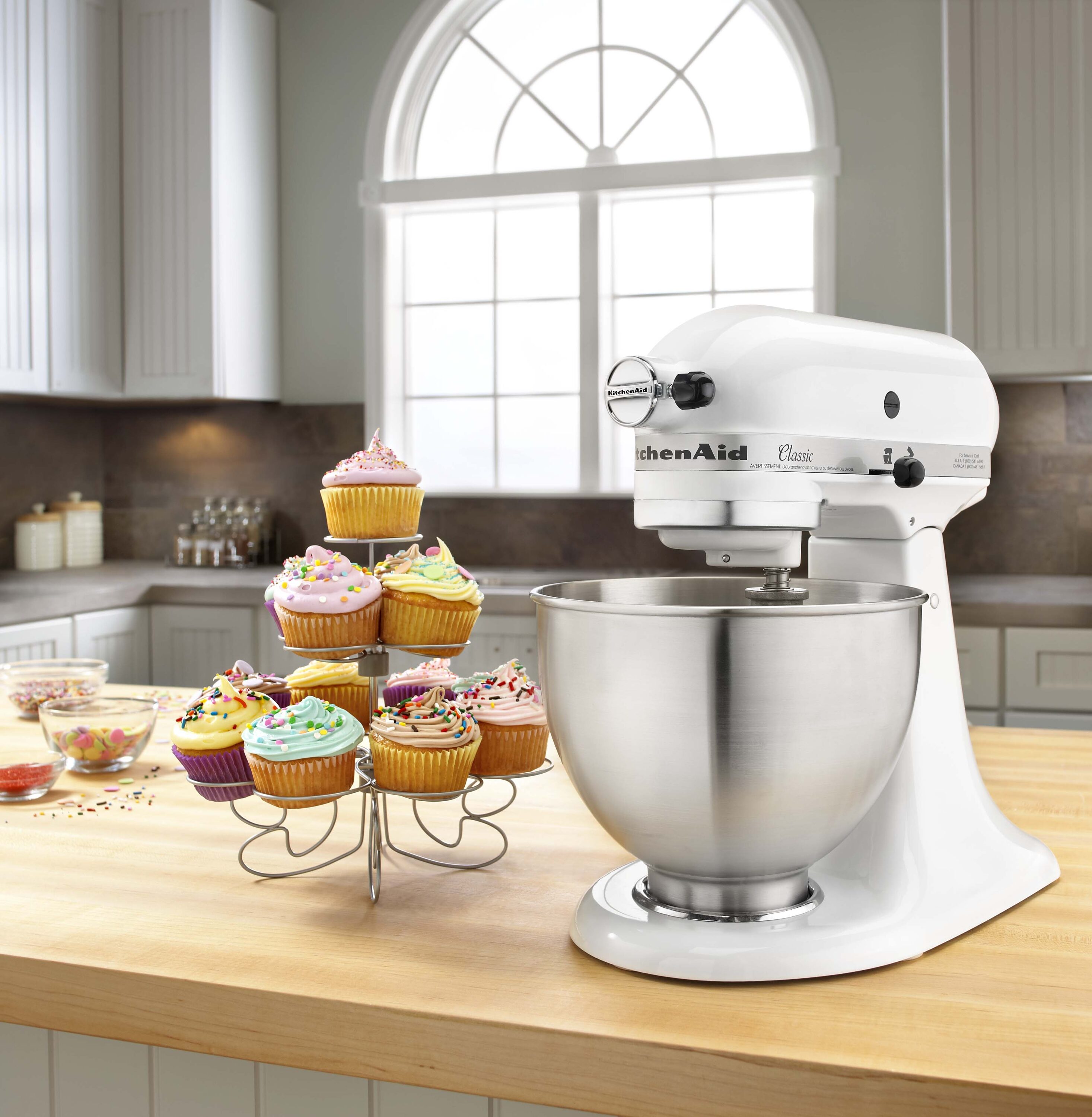 Batidora de pie inclinable KitchenAid Classic serie Blanca de 4.5 cuartos K45SSWH